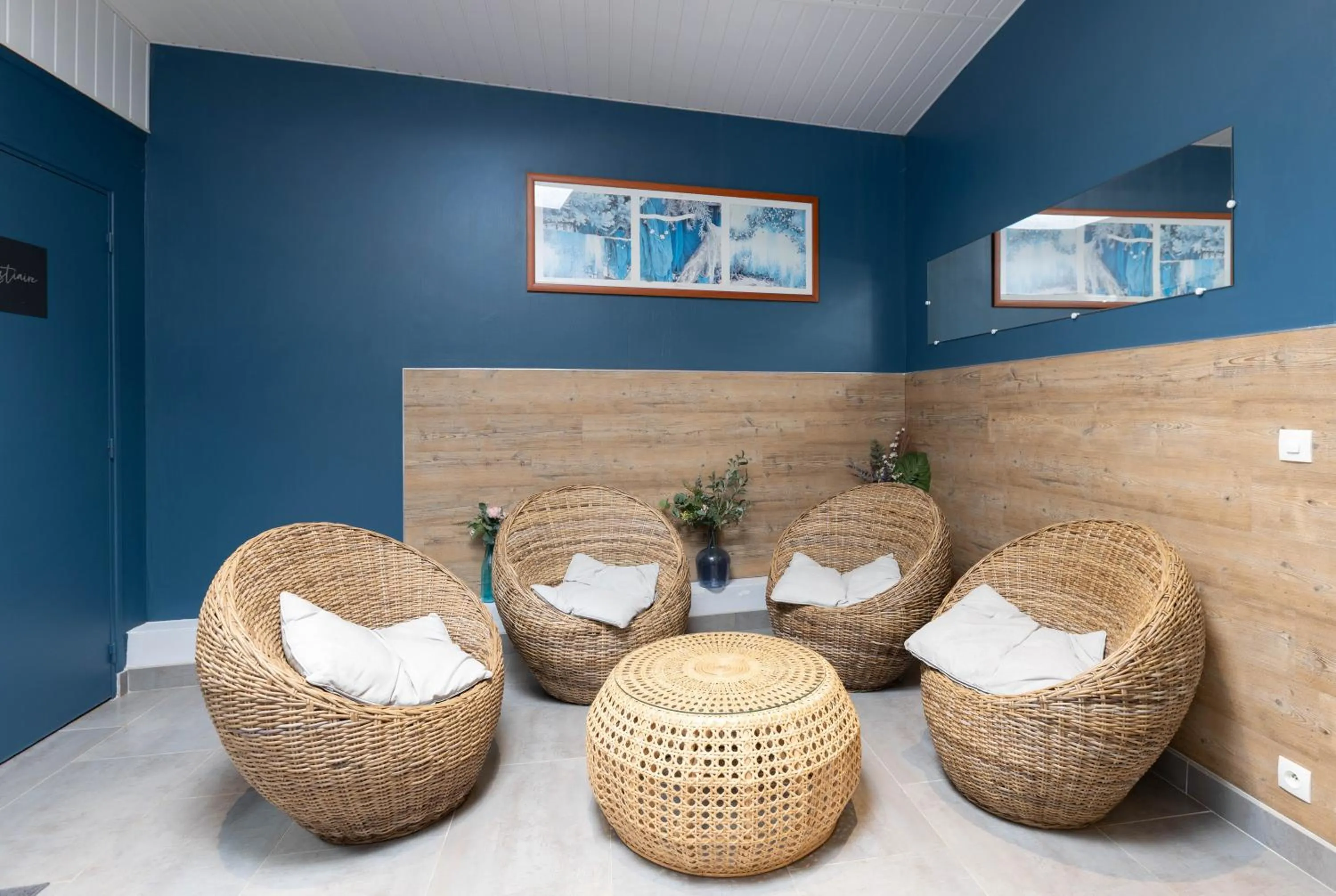 Spa and wellness centre/facilities in Chambres d'Hôtes et Suites à La Ferme de l'Oudon & SPA