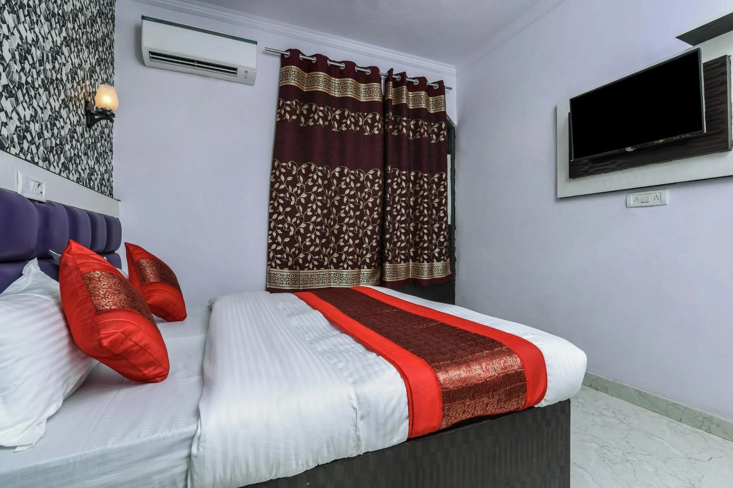 Bedroom, Bed in Hotel O Akash Continental
