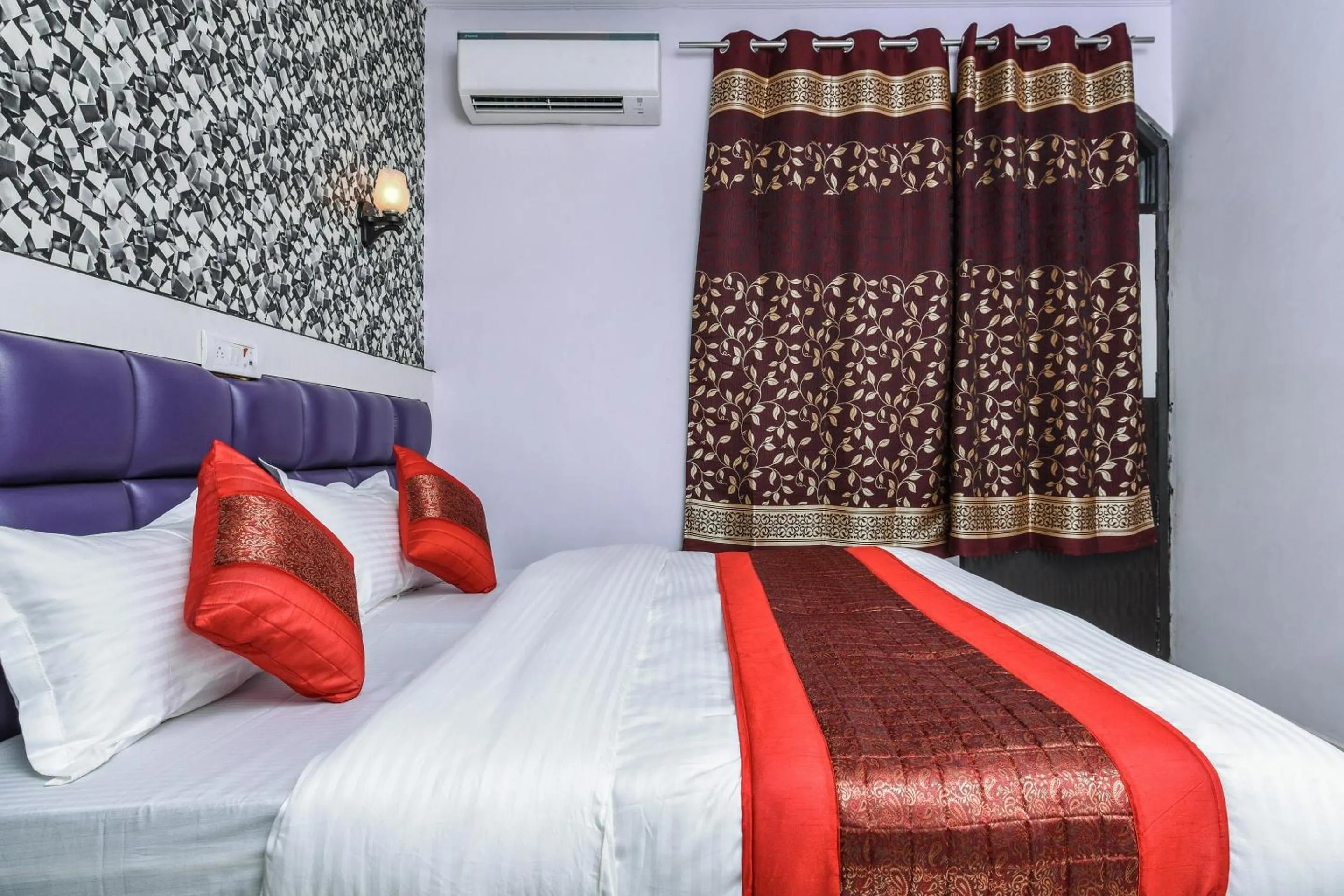 Bedroom, Bed in Hotel O Akash Continental