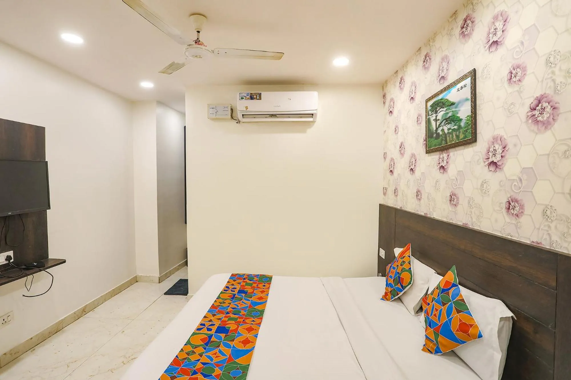 Bedroom, Bed in Via Royal Galaxy I