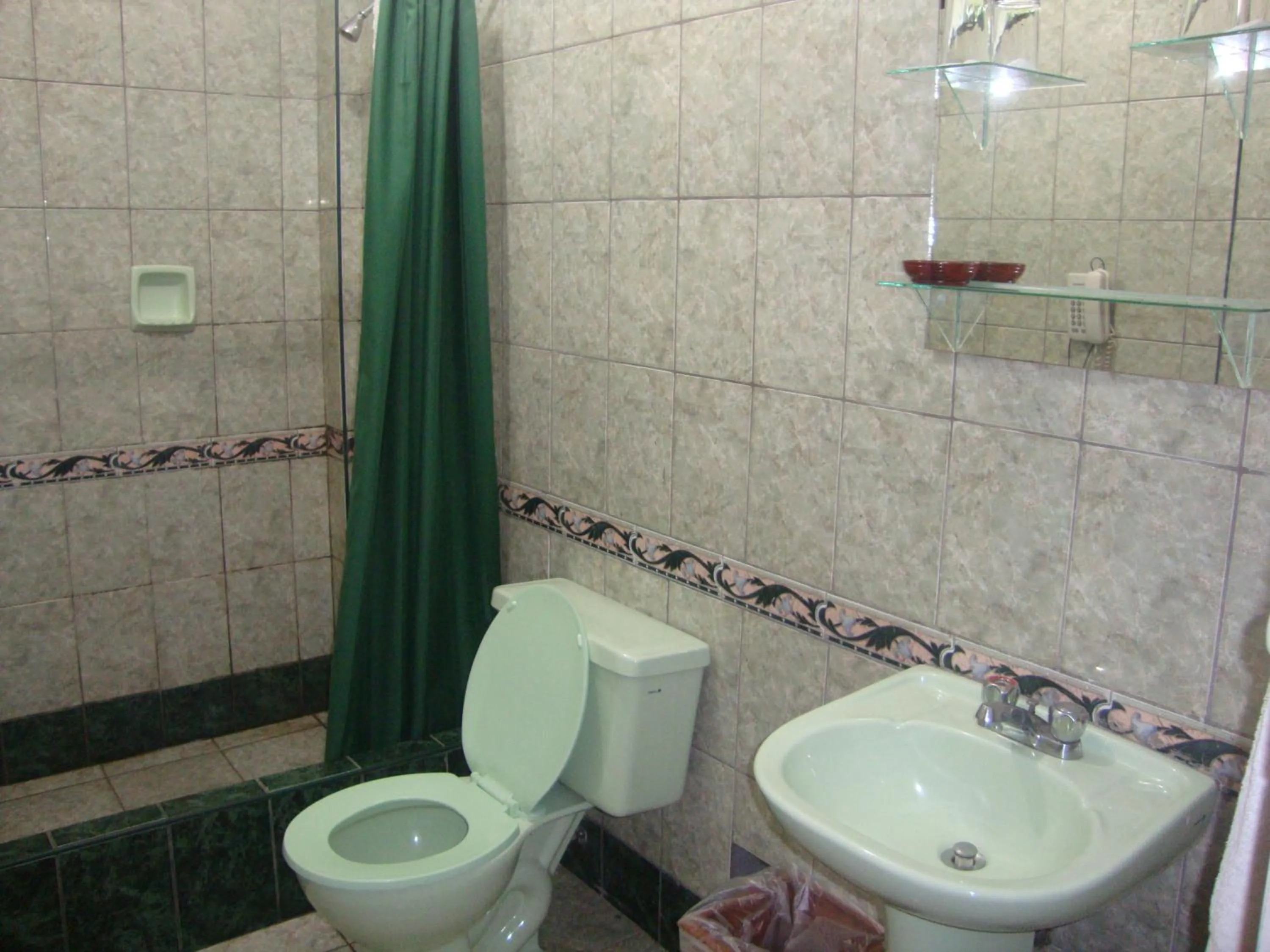 Bathroom in Hotel Sol del Oriente Iquitos
