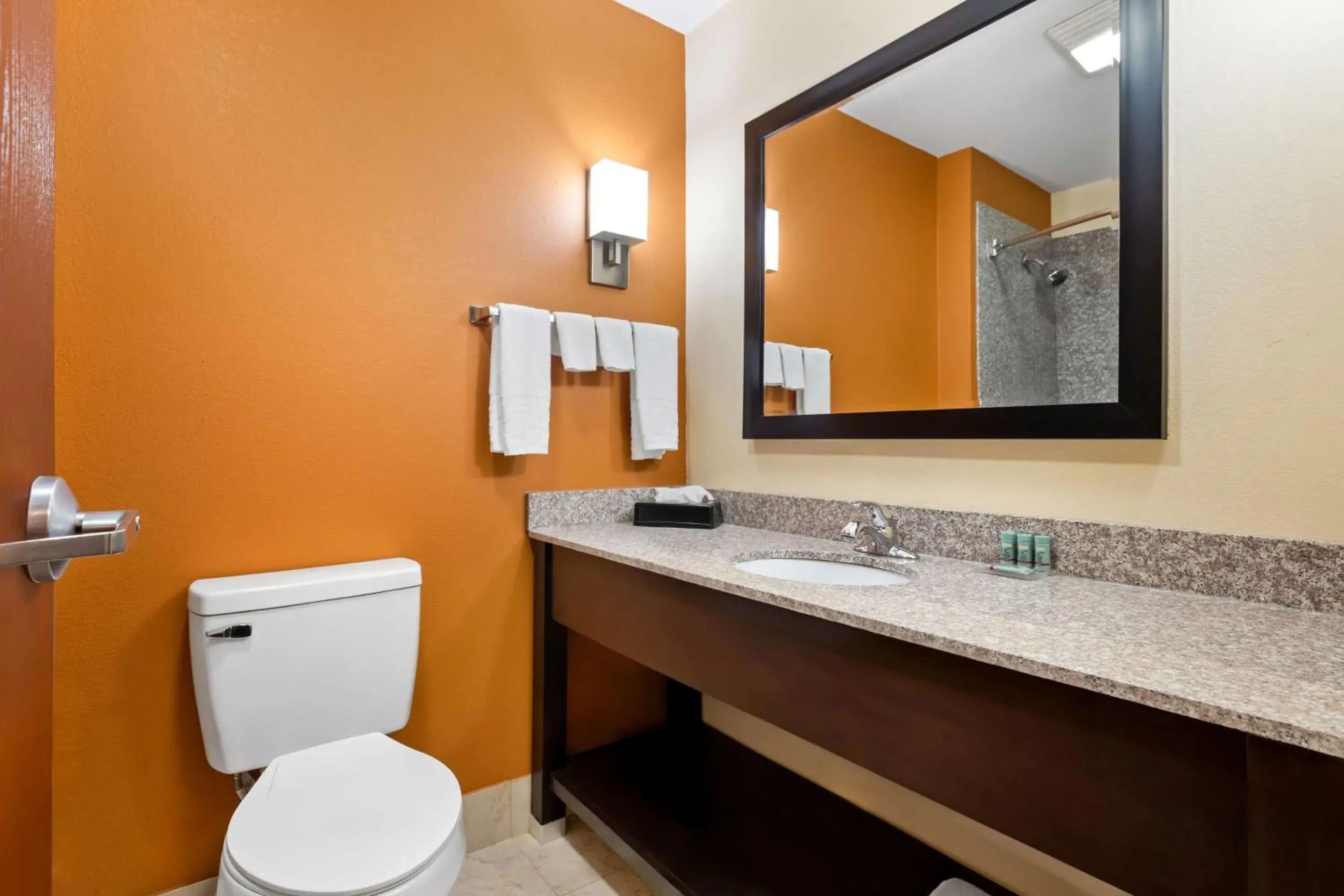 Bathroom in Best Western Kenosha Inn Bathroom in Best Western Kenosha Inn