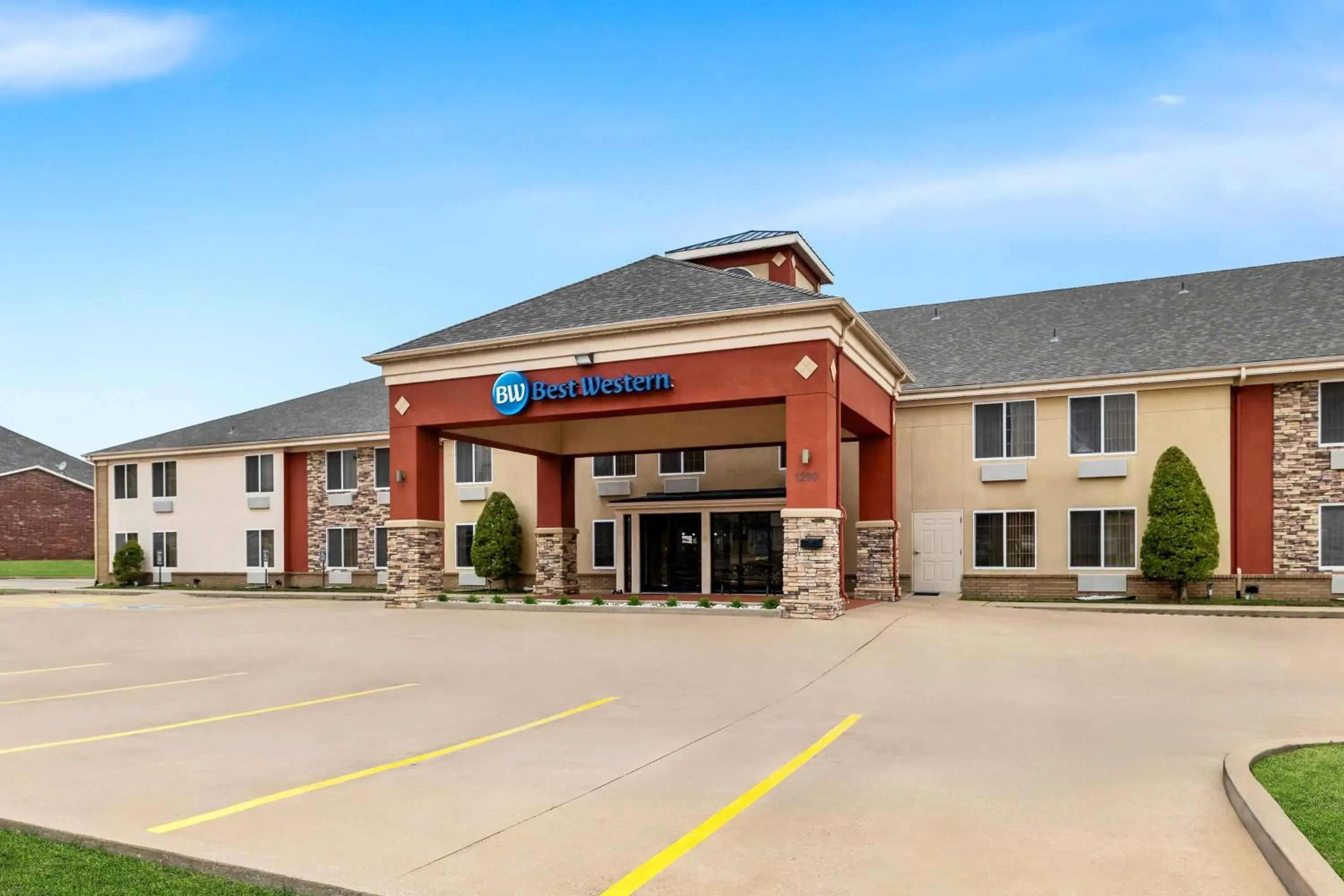 Property building in Best Western Kenosha Inn Property building in Best Western Kenosha Inn
