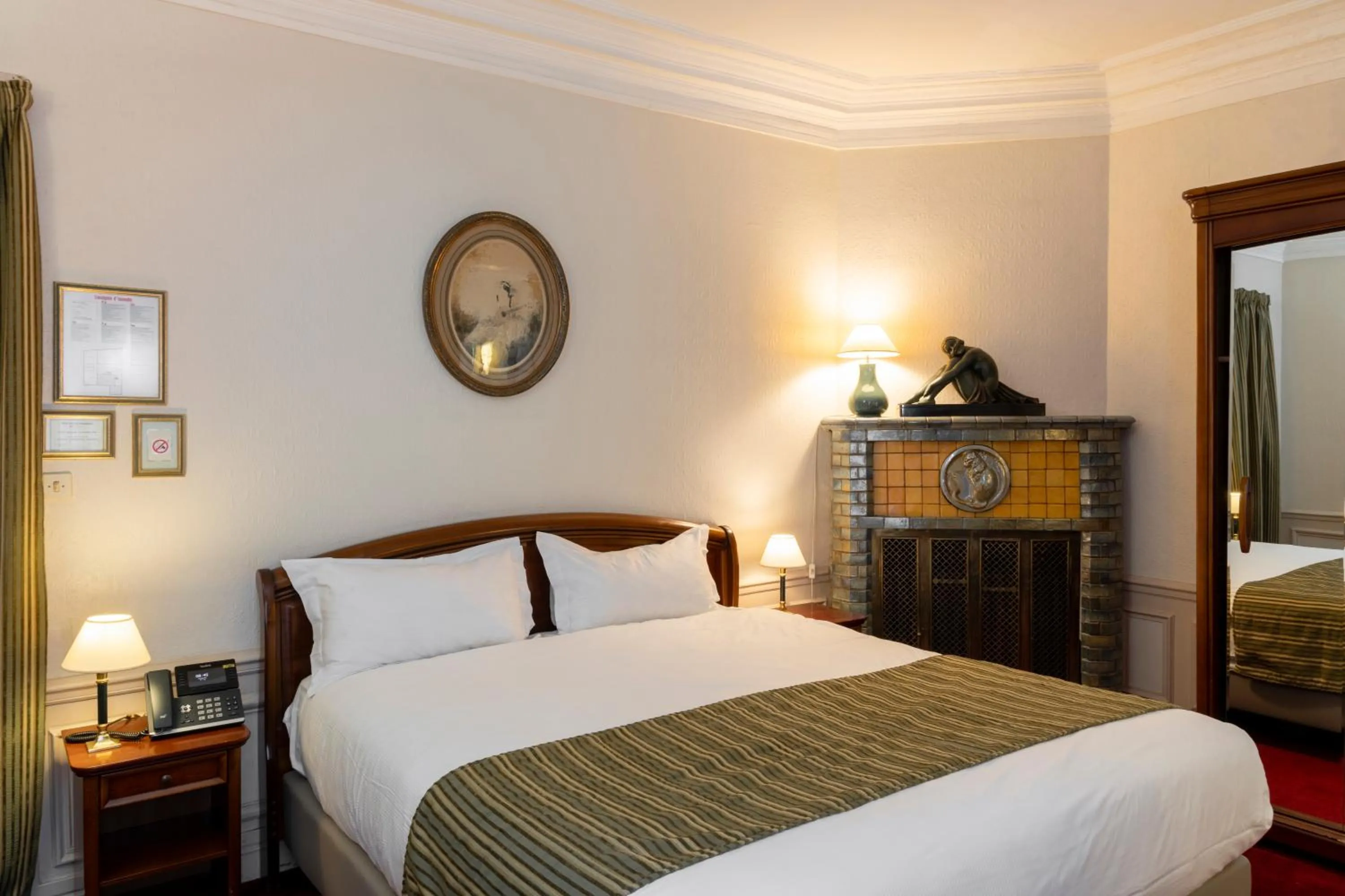 Bed in Hôtel Langlois