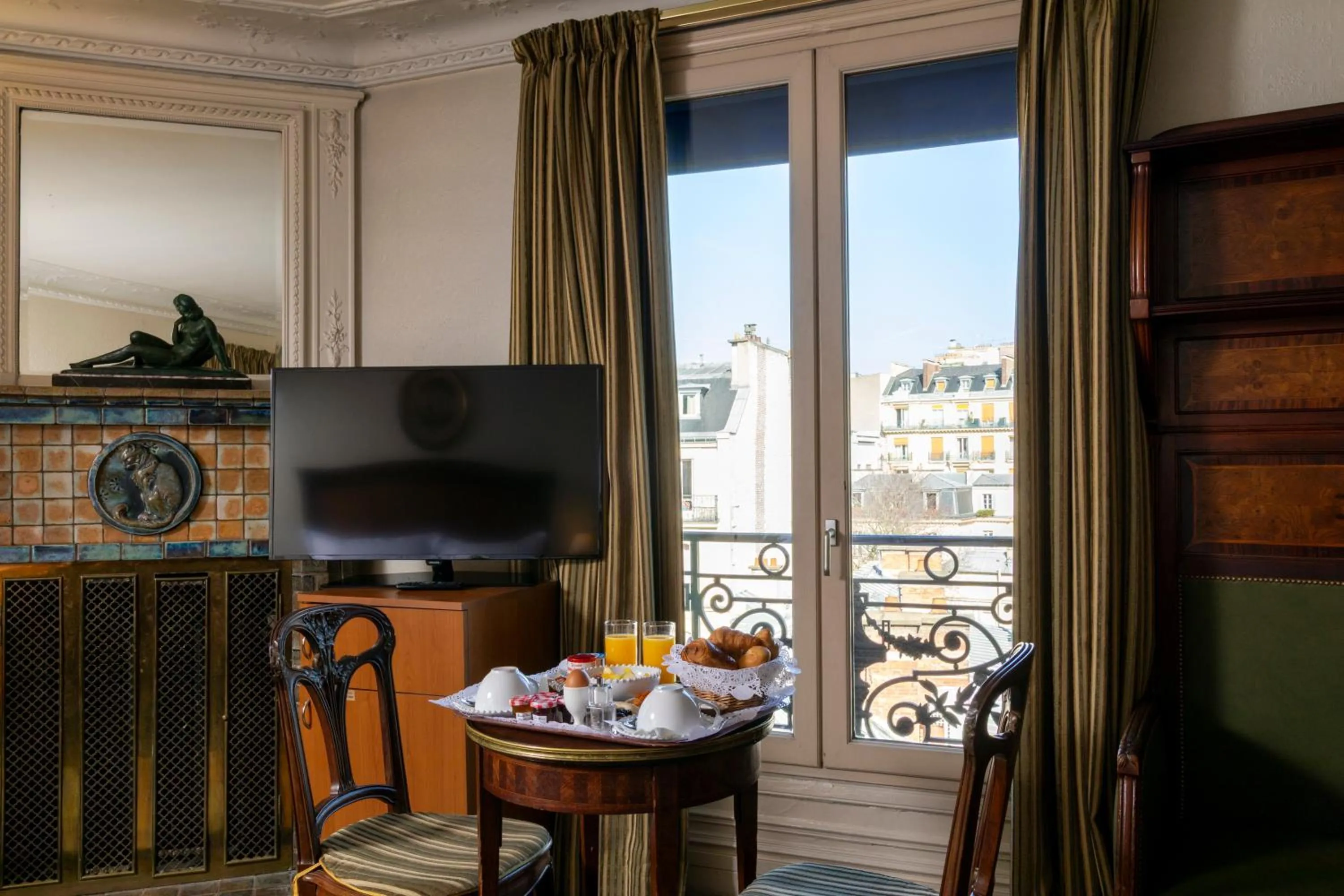 City view in Hôtel Langlois