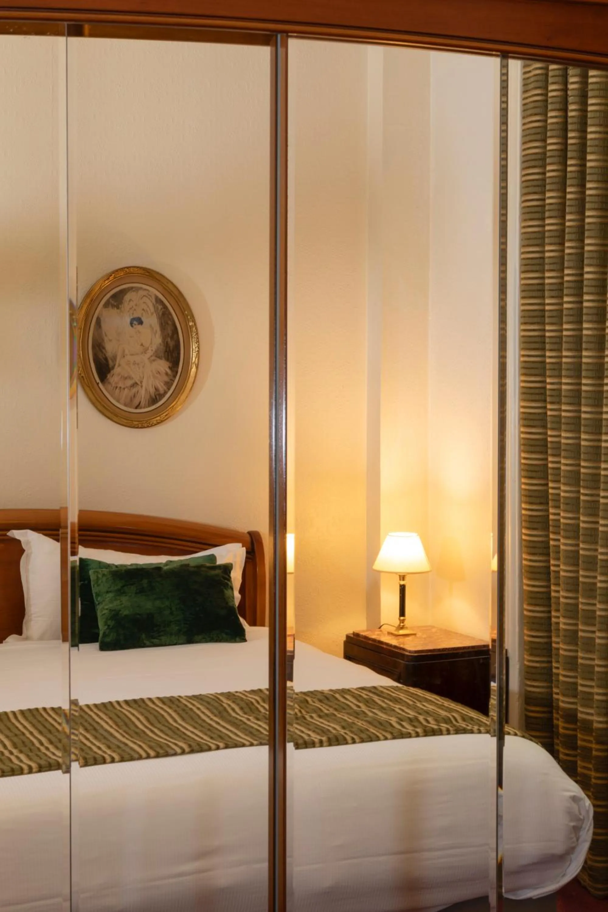 Decorative detail, Bed in Hôtel Langlois