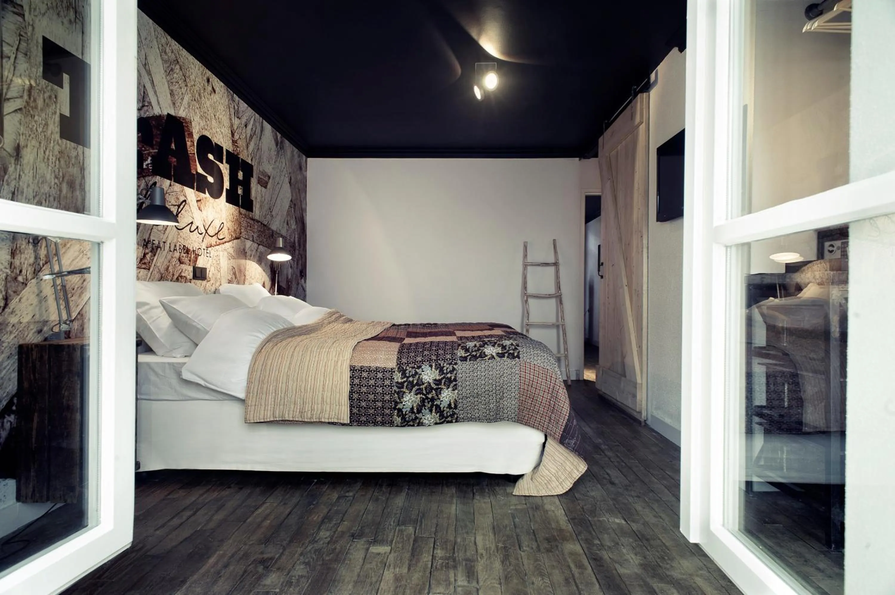 Bed in Hotel Trash Deluxe