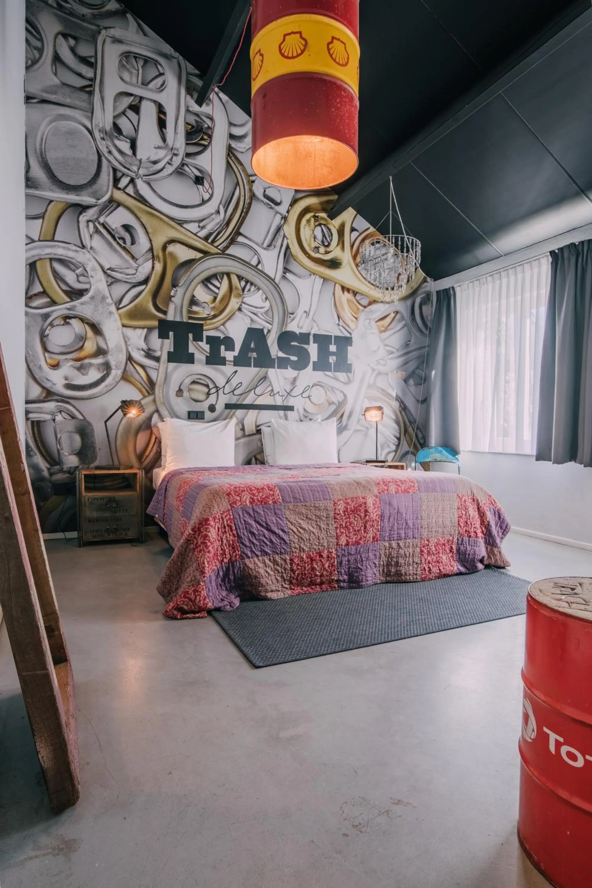 Bed in Hotel Trash Deluxe