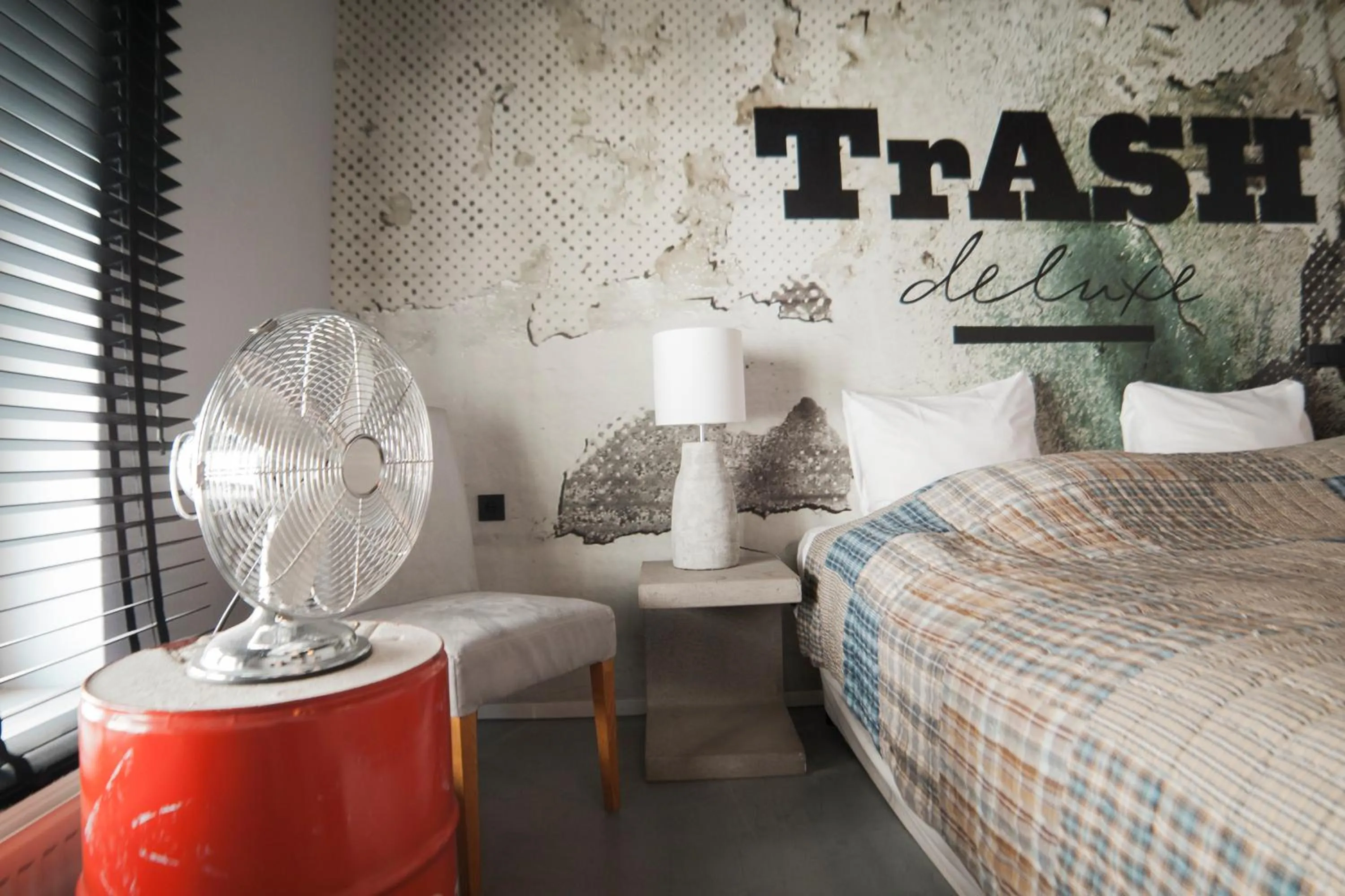 Bed in Hotel Trash Deluxe