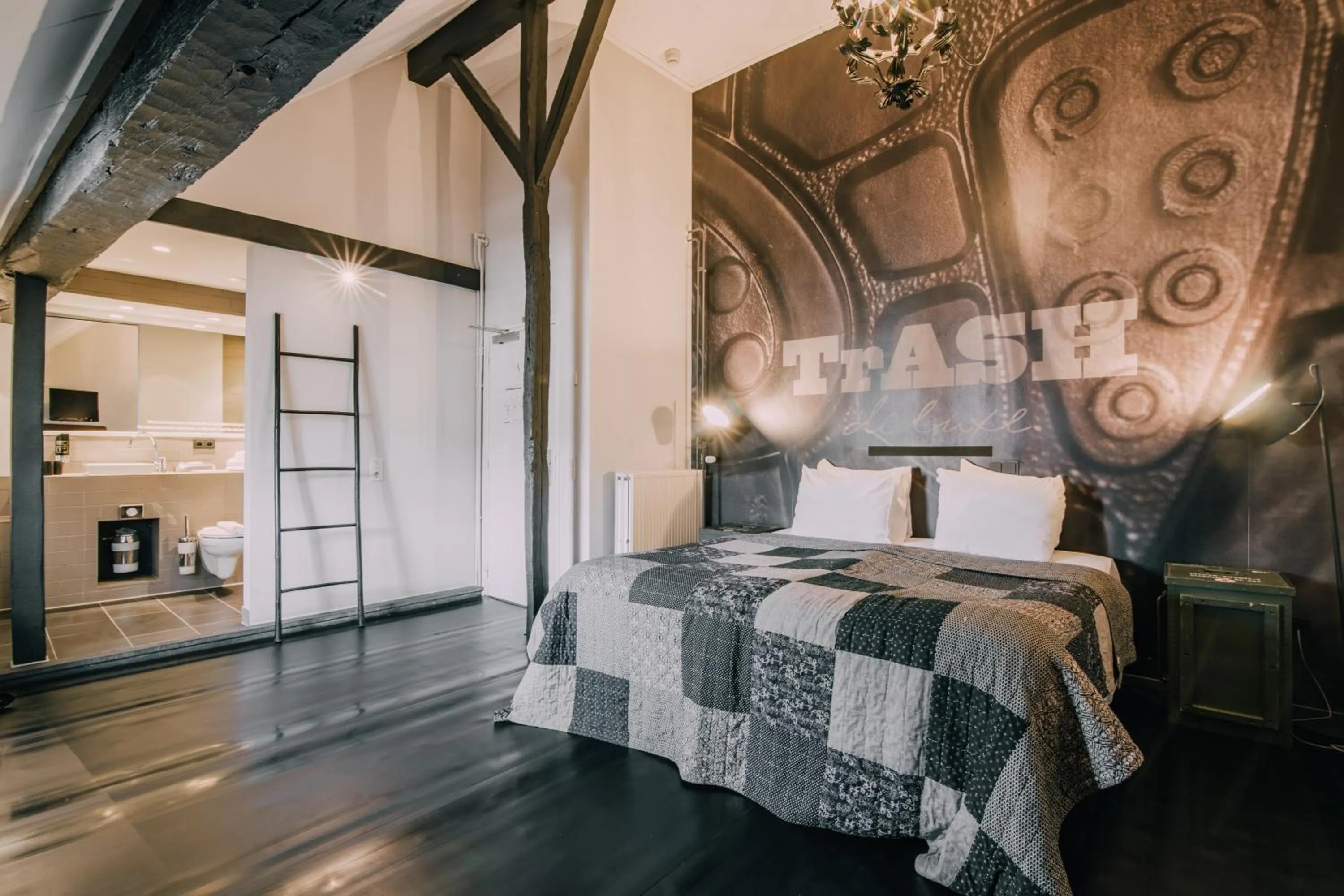 Bed in Hotel Trash Deluxe