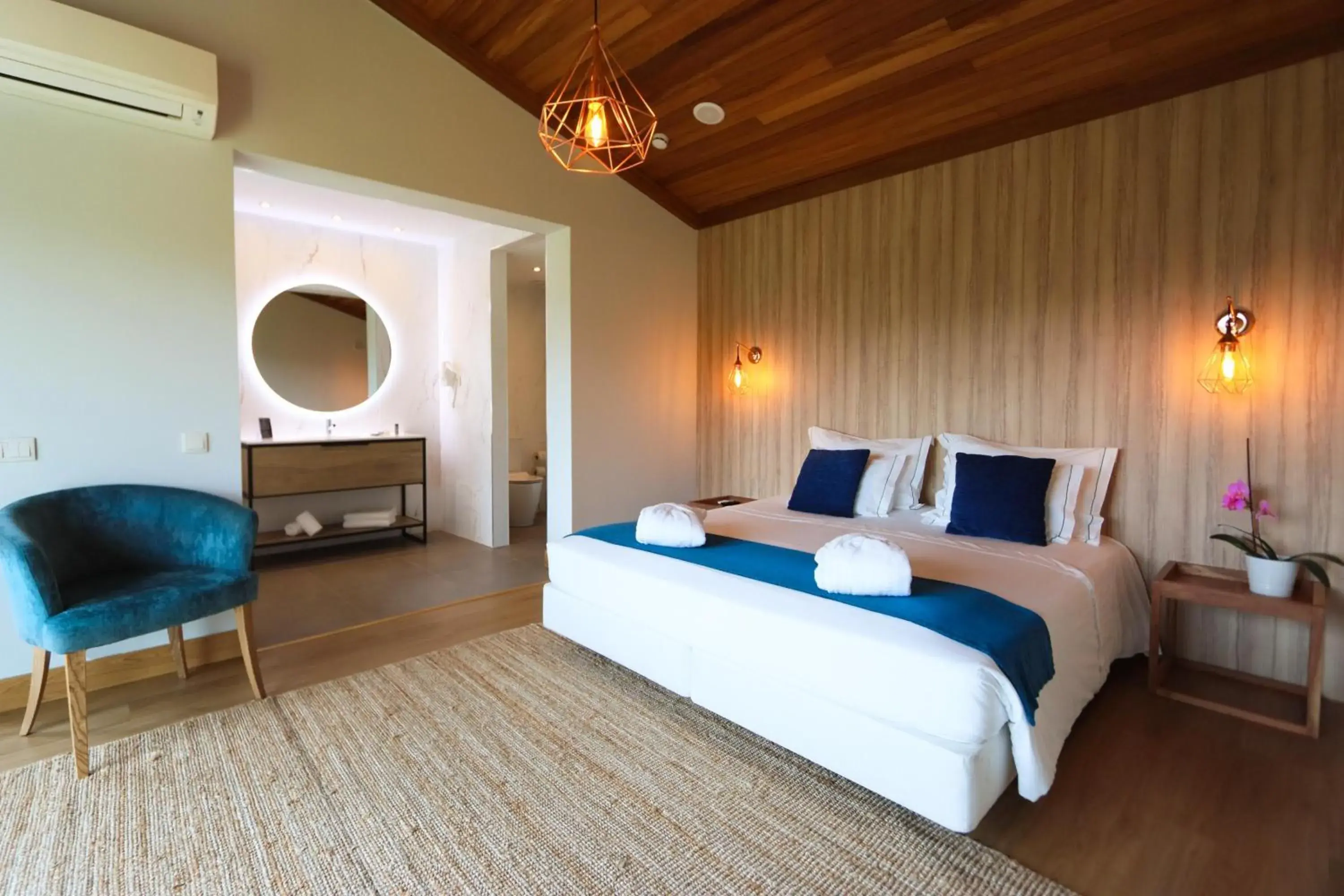 Photo of the whole room, Bed in Agua Hotels Mondim de Basto Photo of the whole room, Bed in Agua Hotels Mondim de Basto