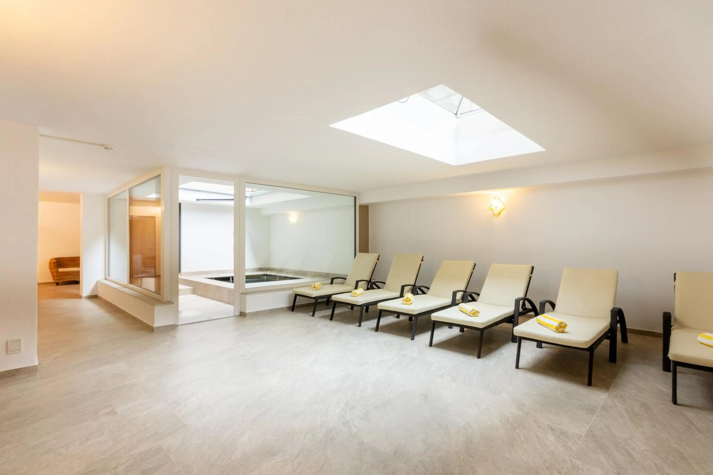 Swimming pool in Hotel Bergblick