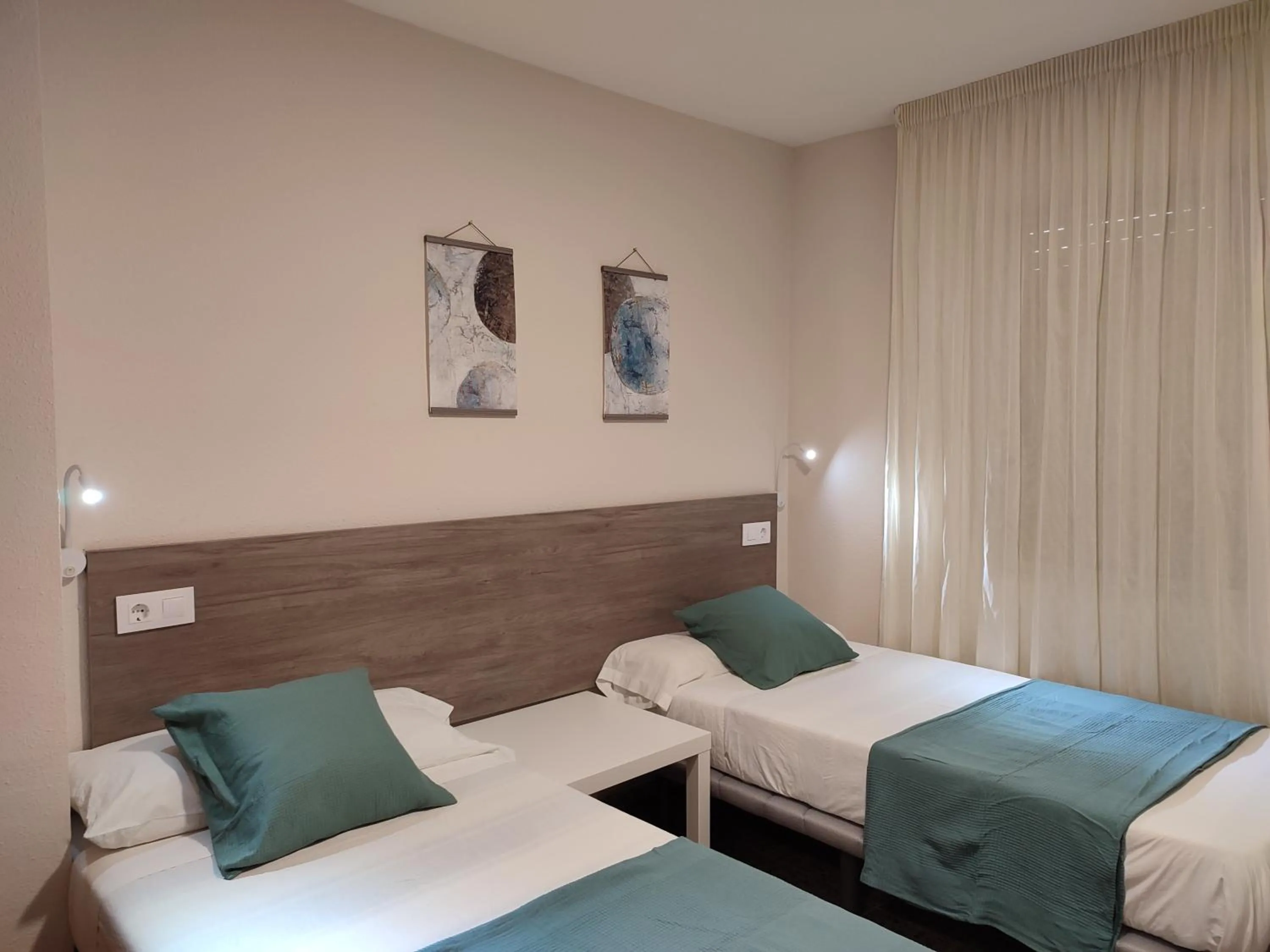 Bedroom, Bed in Hostal Garamar