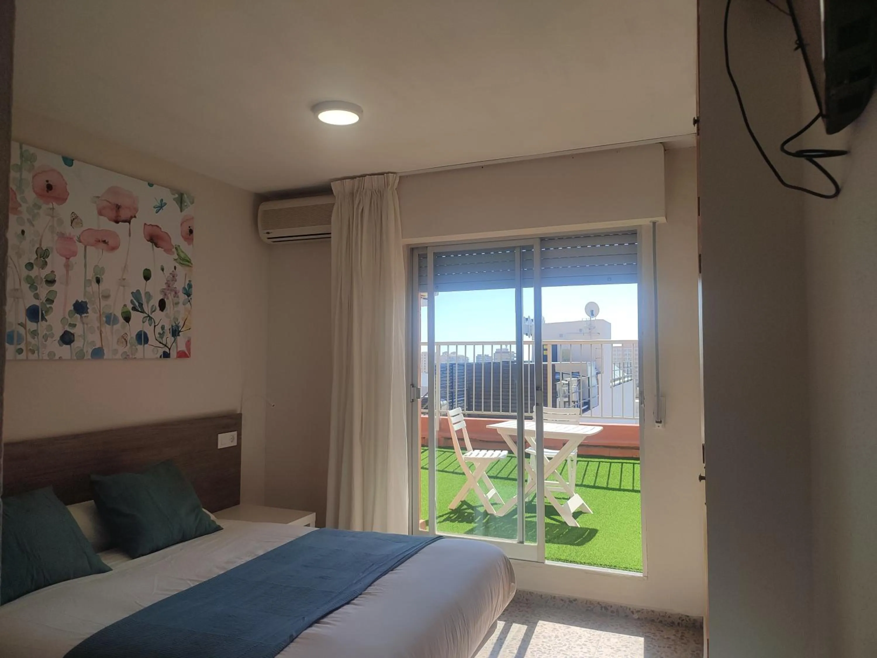 TV and multimedia, Bed in Hostal Garamar
