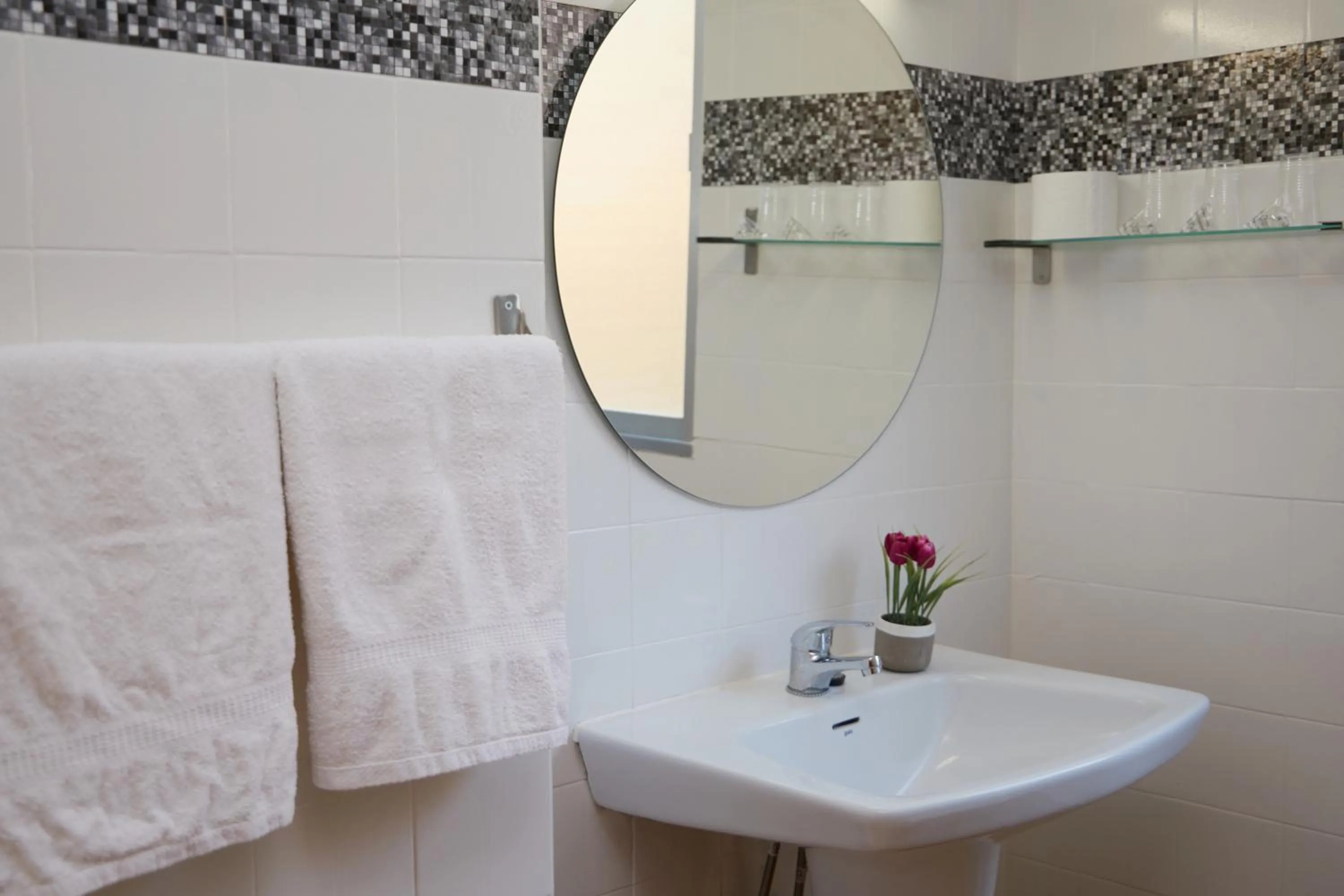 Bathroom in Hostal Garamar