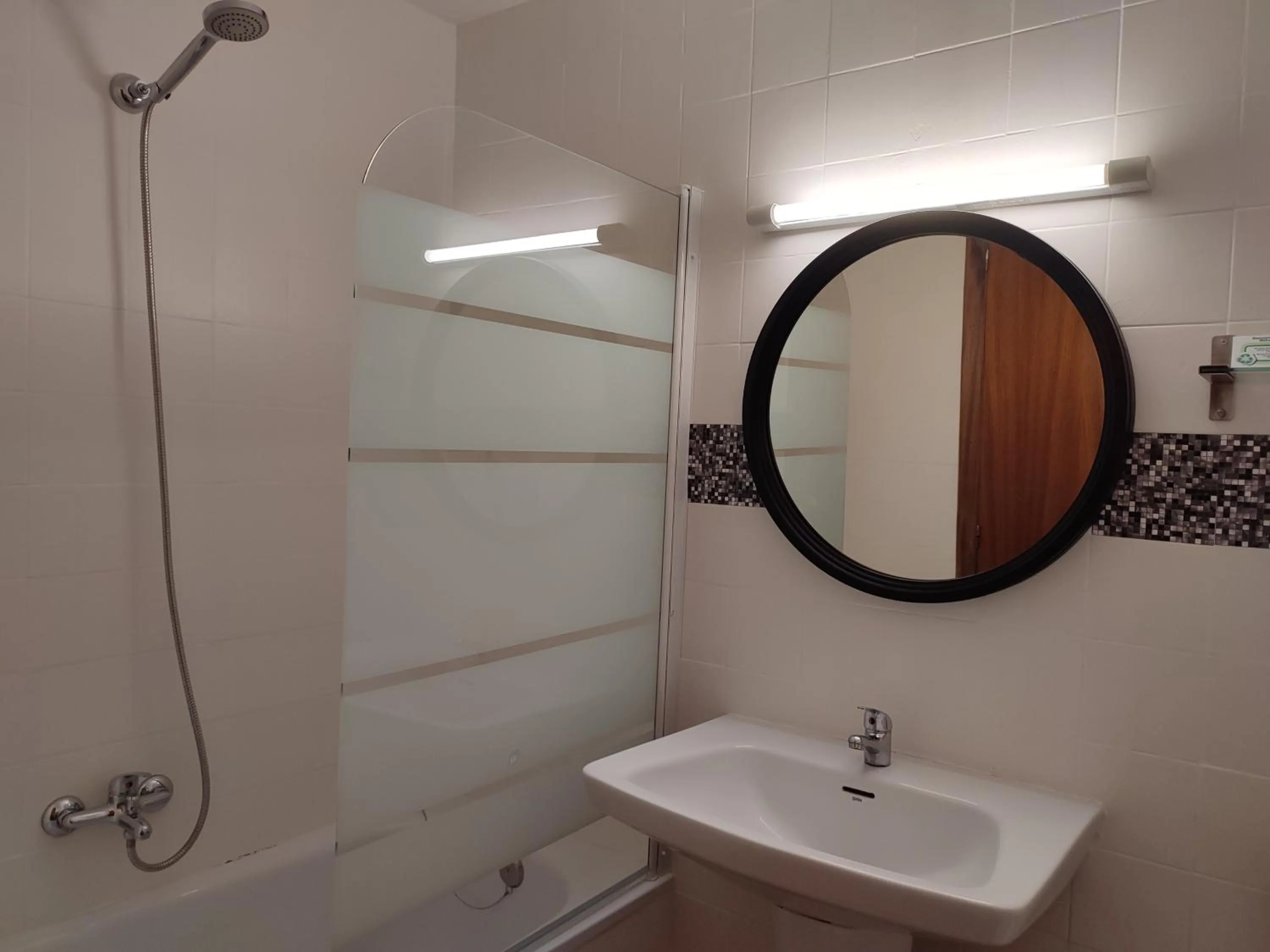 Bathroom in Hostal Garamar