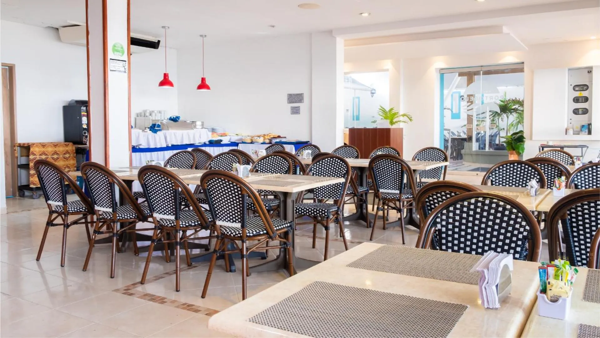 Restaurant/places to eat in Hotel Portobelo boulevard