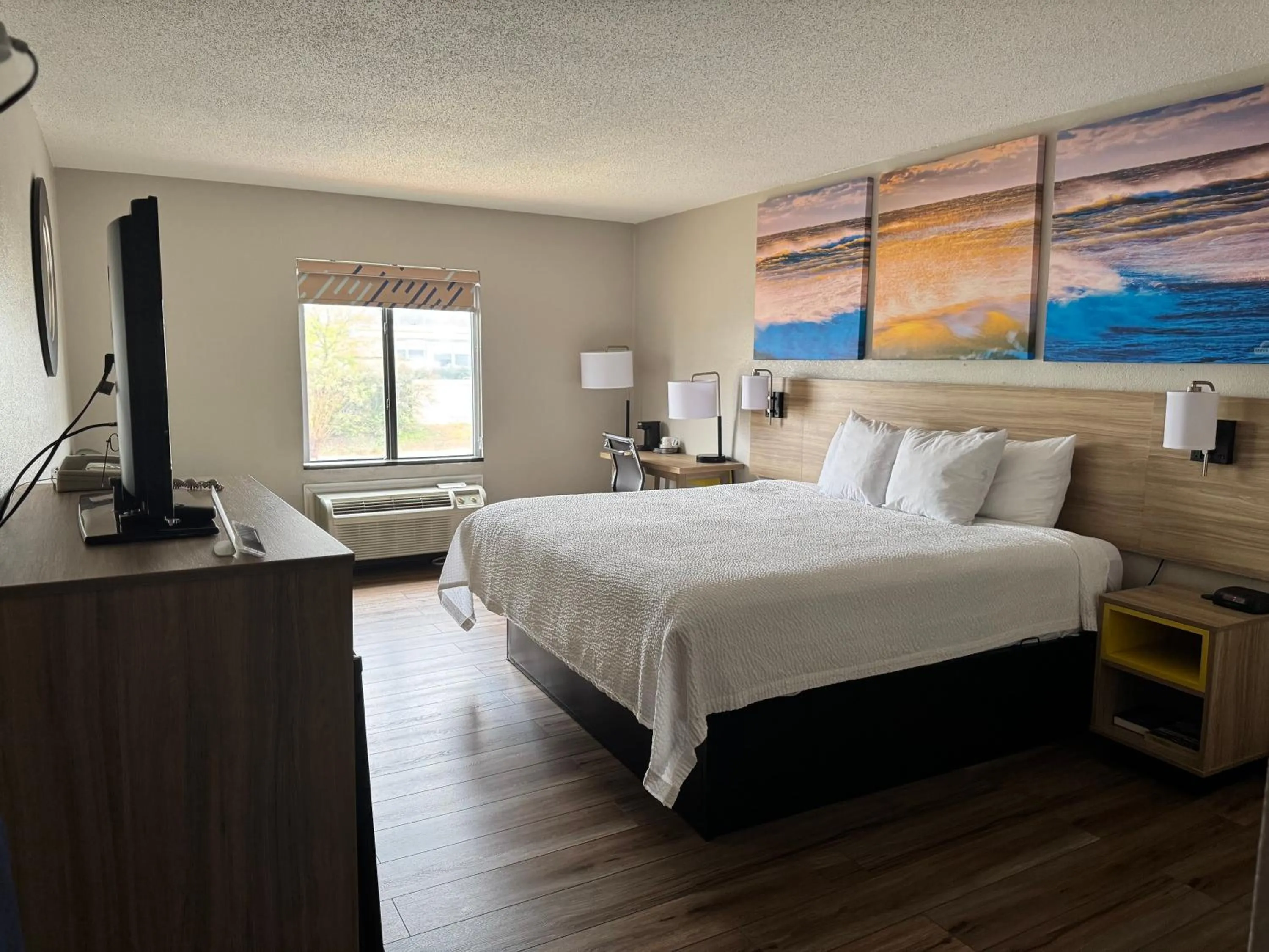 Guests, Bed in Days Inn by Wyndham Mauldin/Greenville