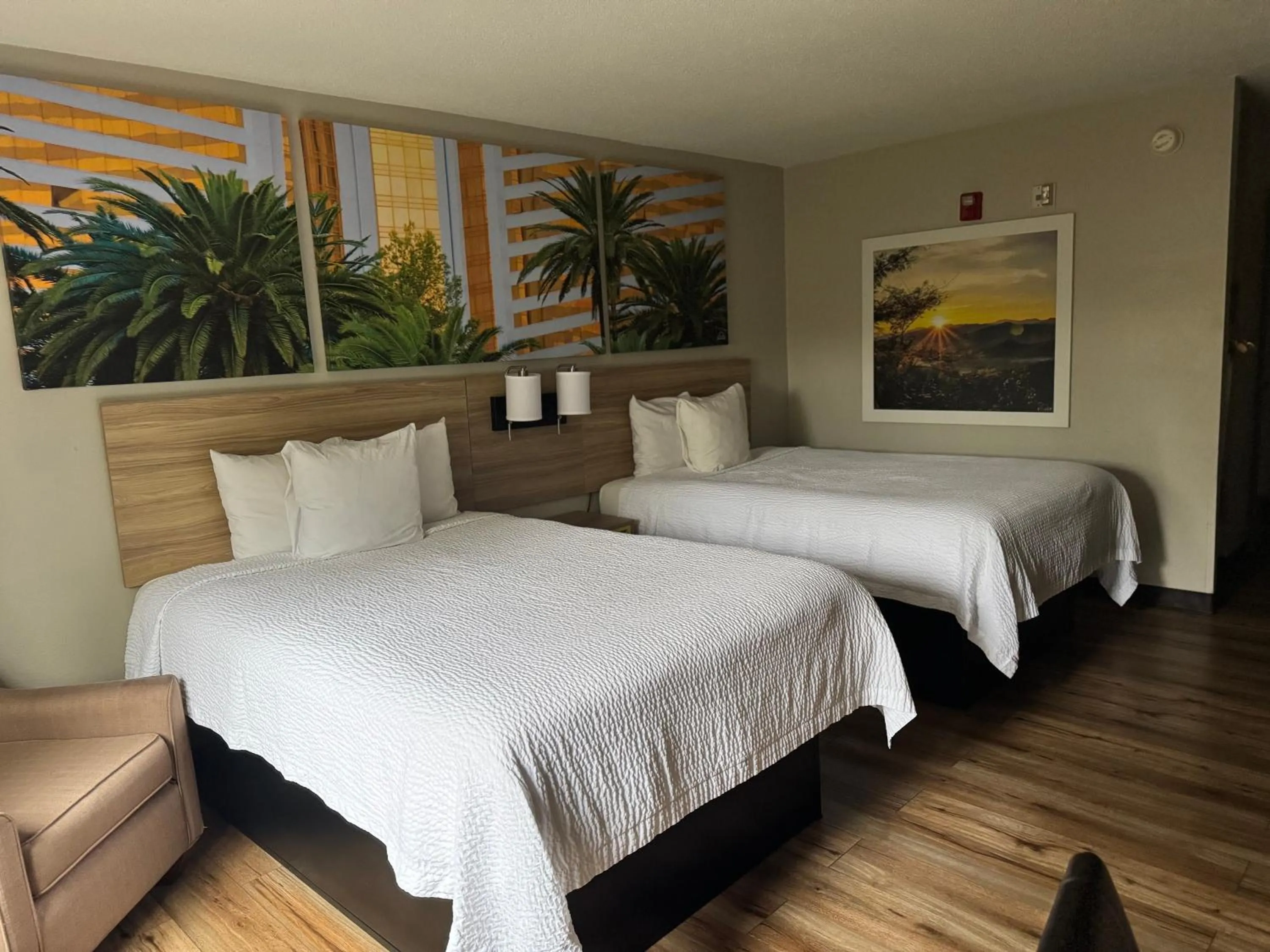 Guests, Bed in Days Inn by Wyndham Mauldin/Greenville