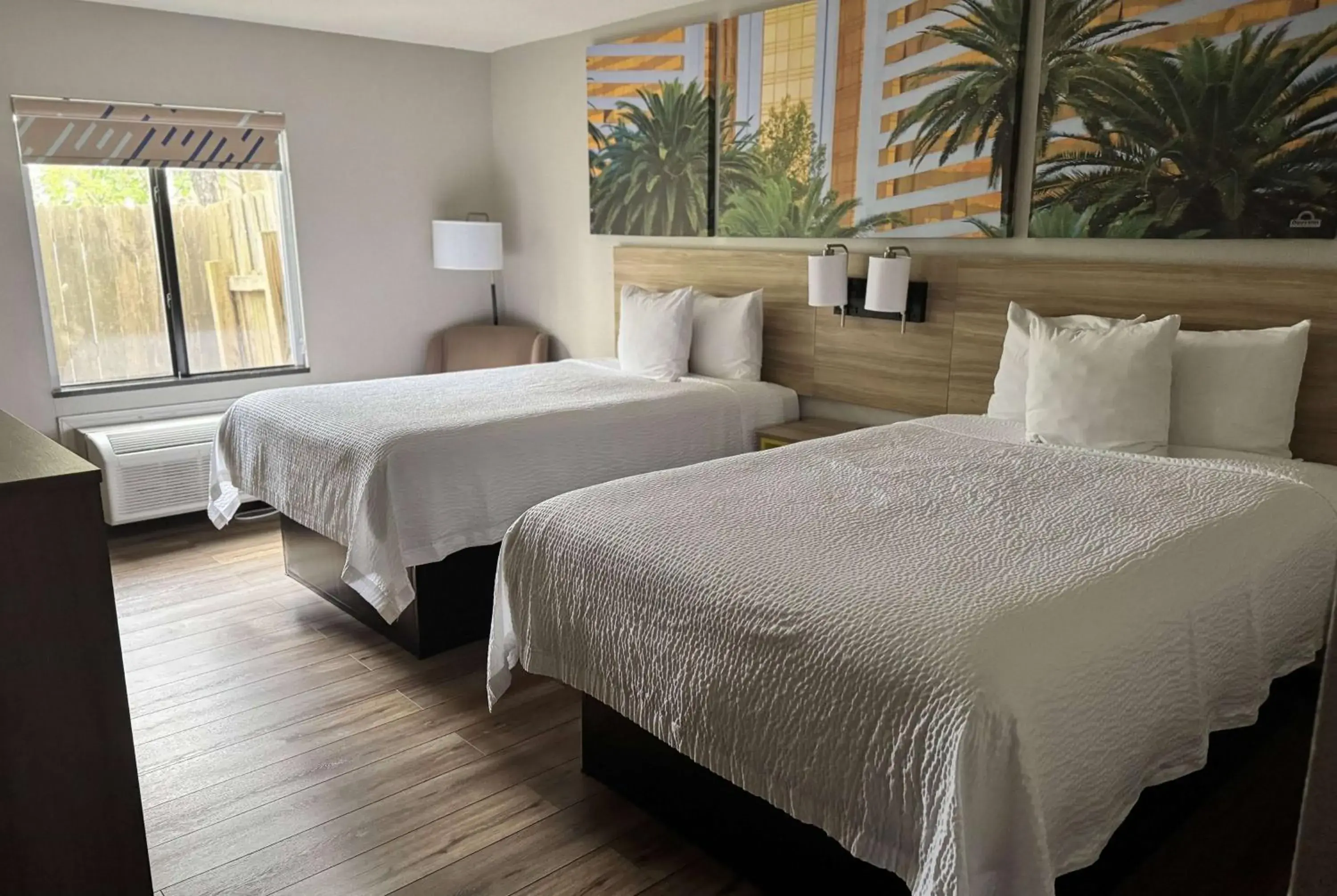 Photo of the whole room, Bed in Days Inn by Wyndham Mauldin/Greenville Photo of the whole room, Bed in Days Inn by Wyndham Mauldin/Greenville