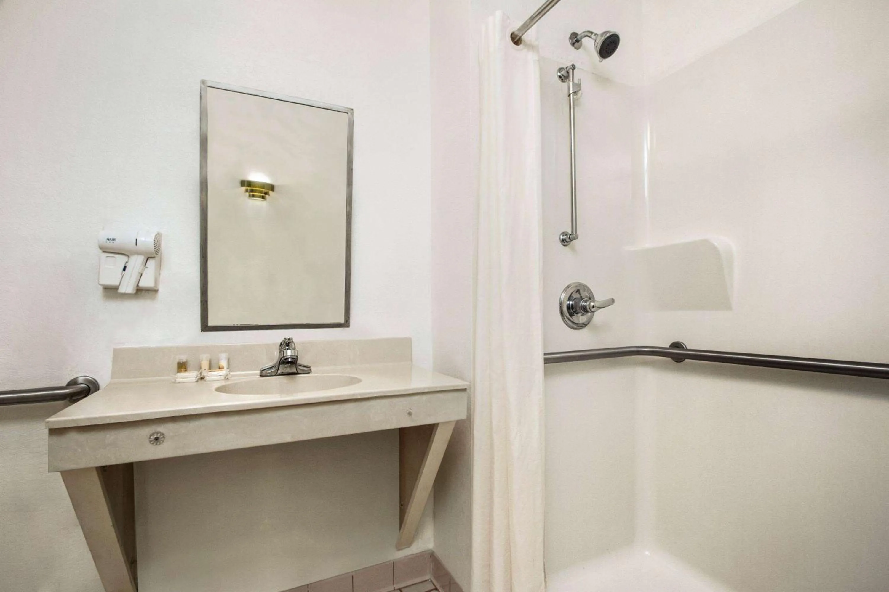 Photo of the whole room in Days Inn by Wyndham Mauldin/Greenville