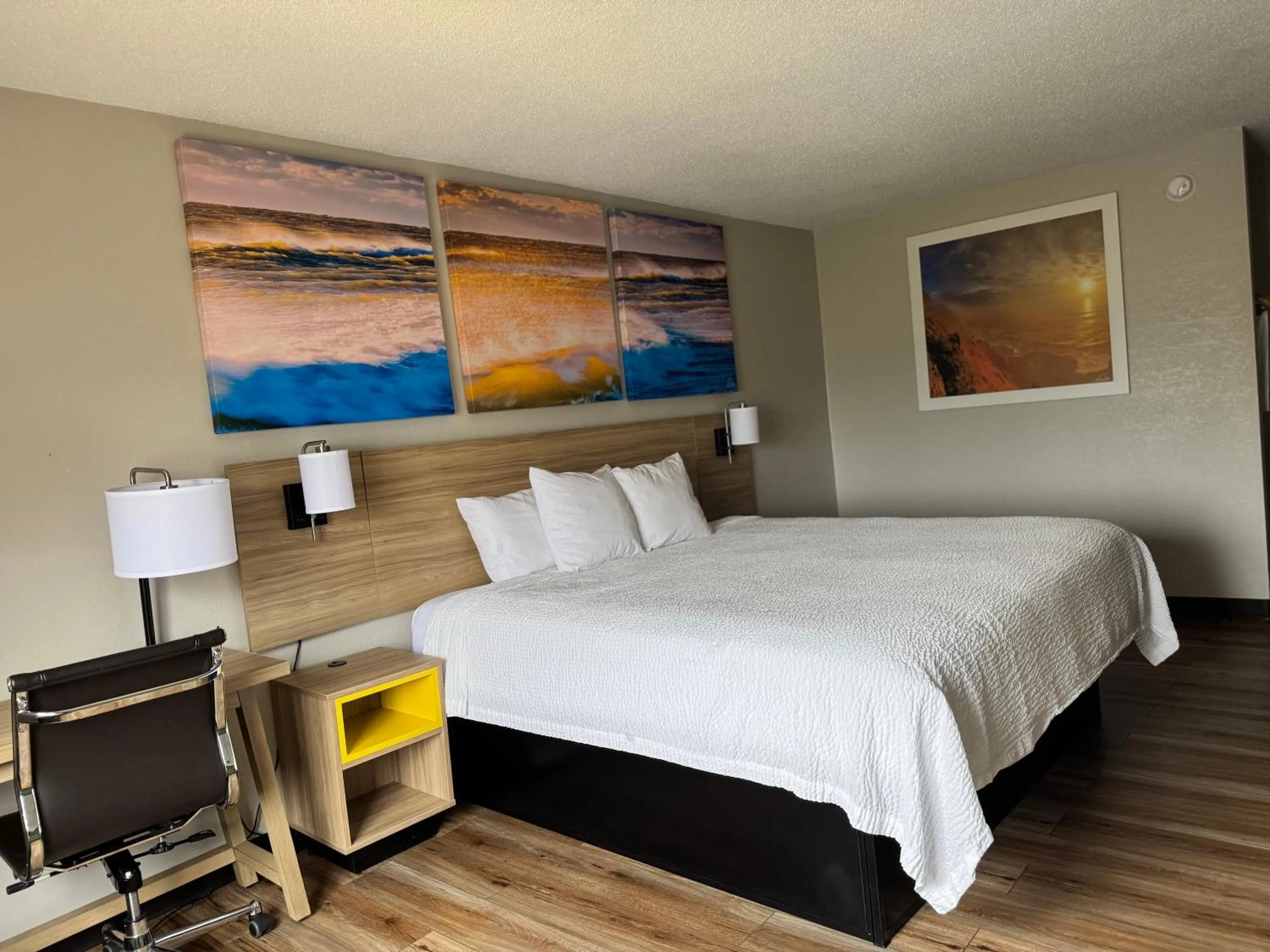 Guests, Bed in Days Inn by Wyndham Mauldin/Greenville