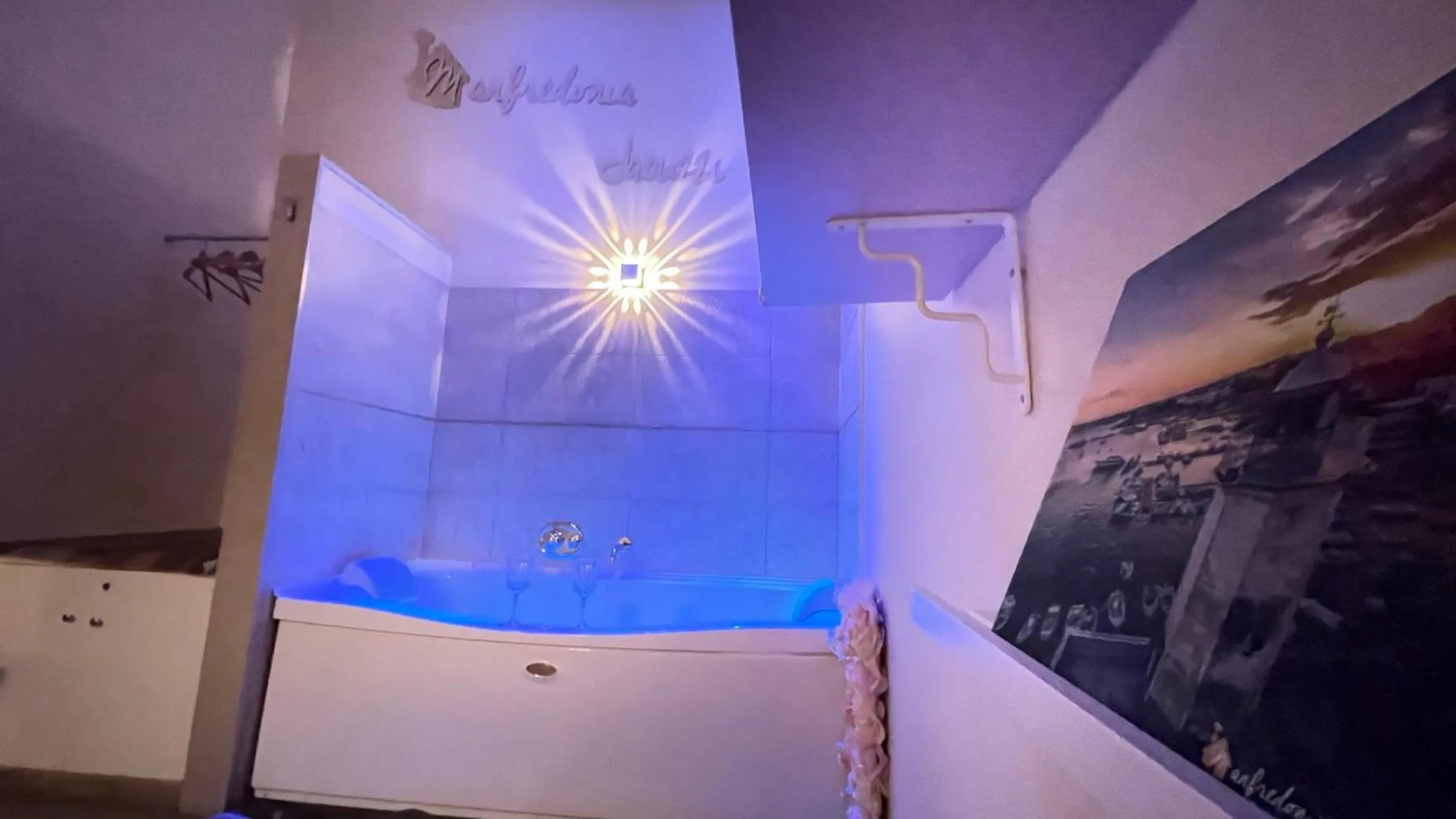 Photo of the whole room in ManfredoniaJacuzzi