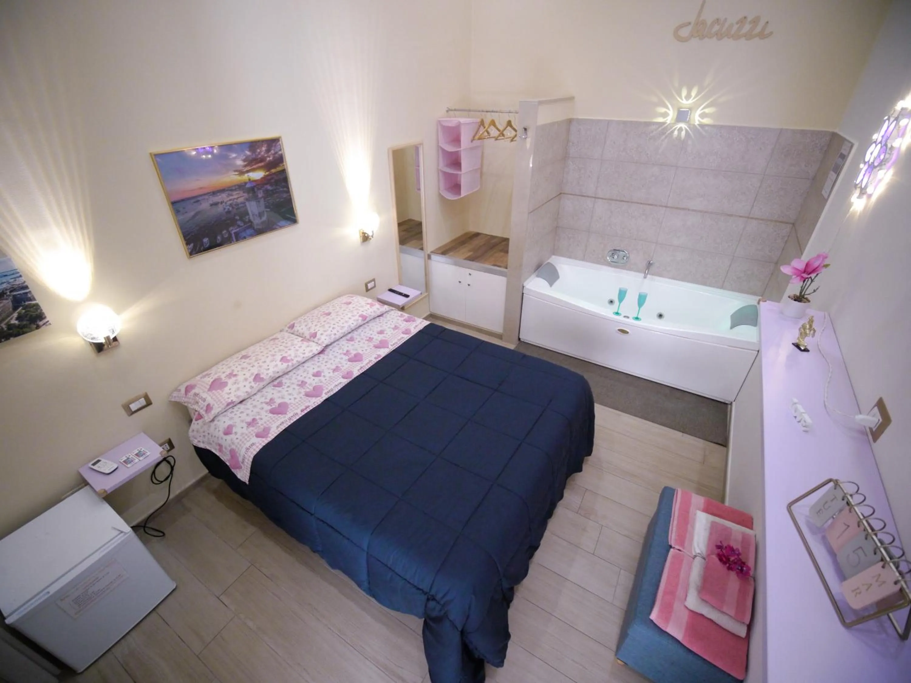 Bedroom, Bed in ManfredoniaJacuzzi