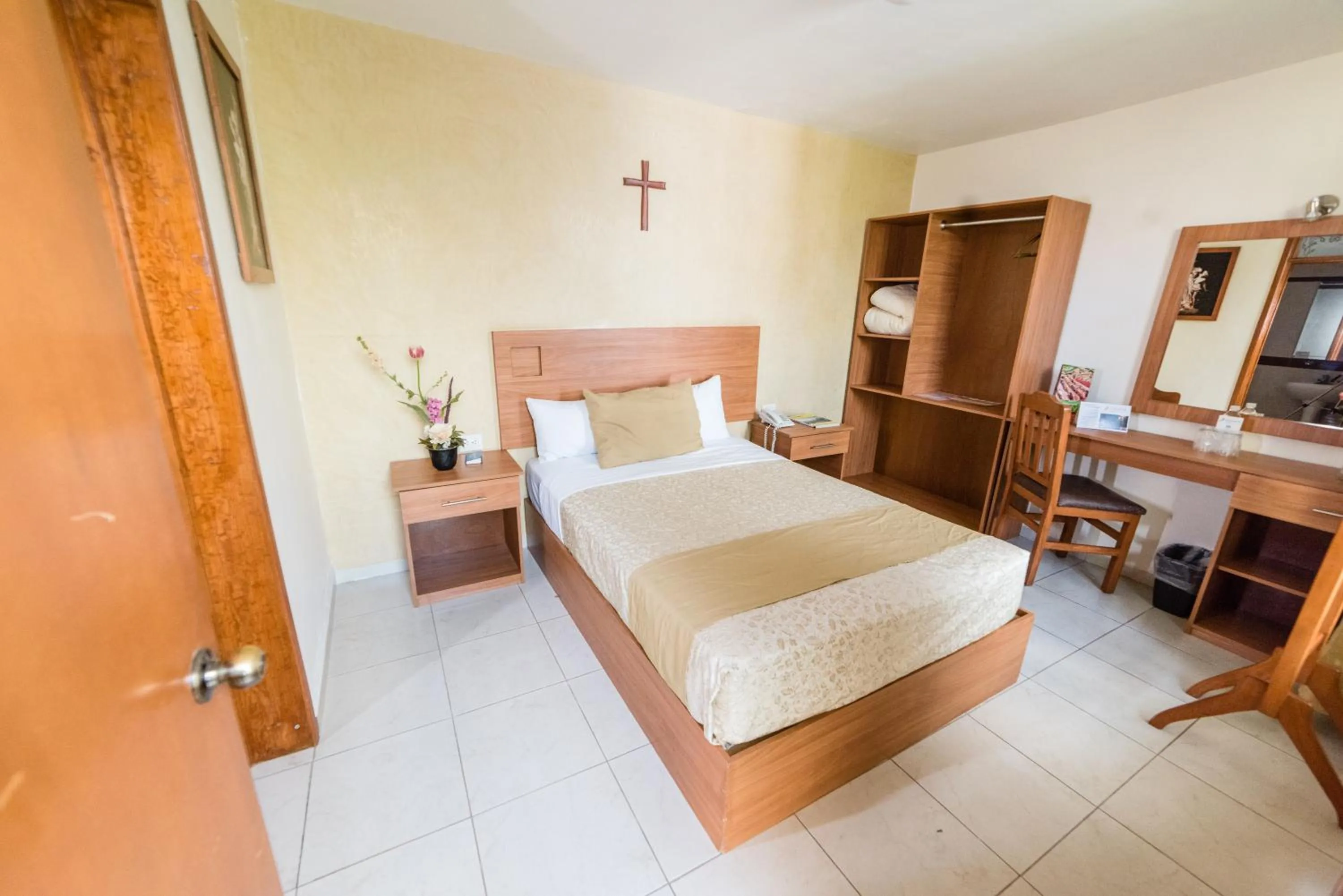 Bed in Hotel Elizabeth Central