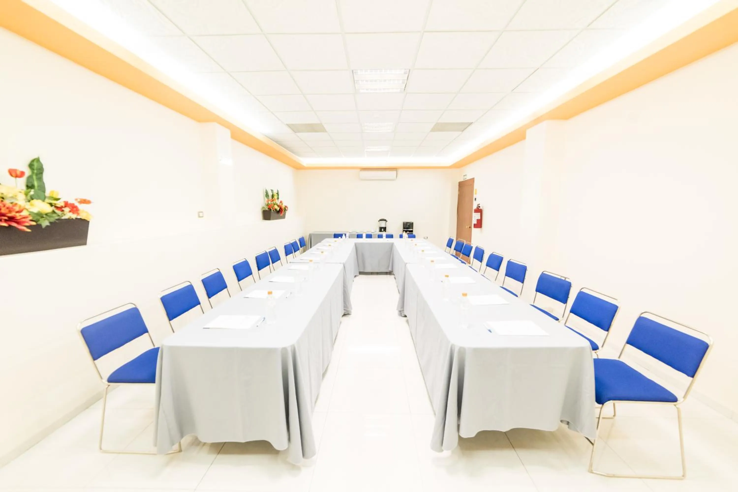 Business facilities in Hotel Elizabeth Central