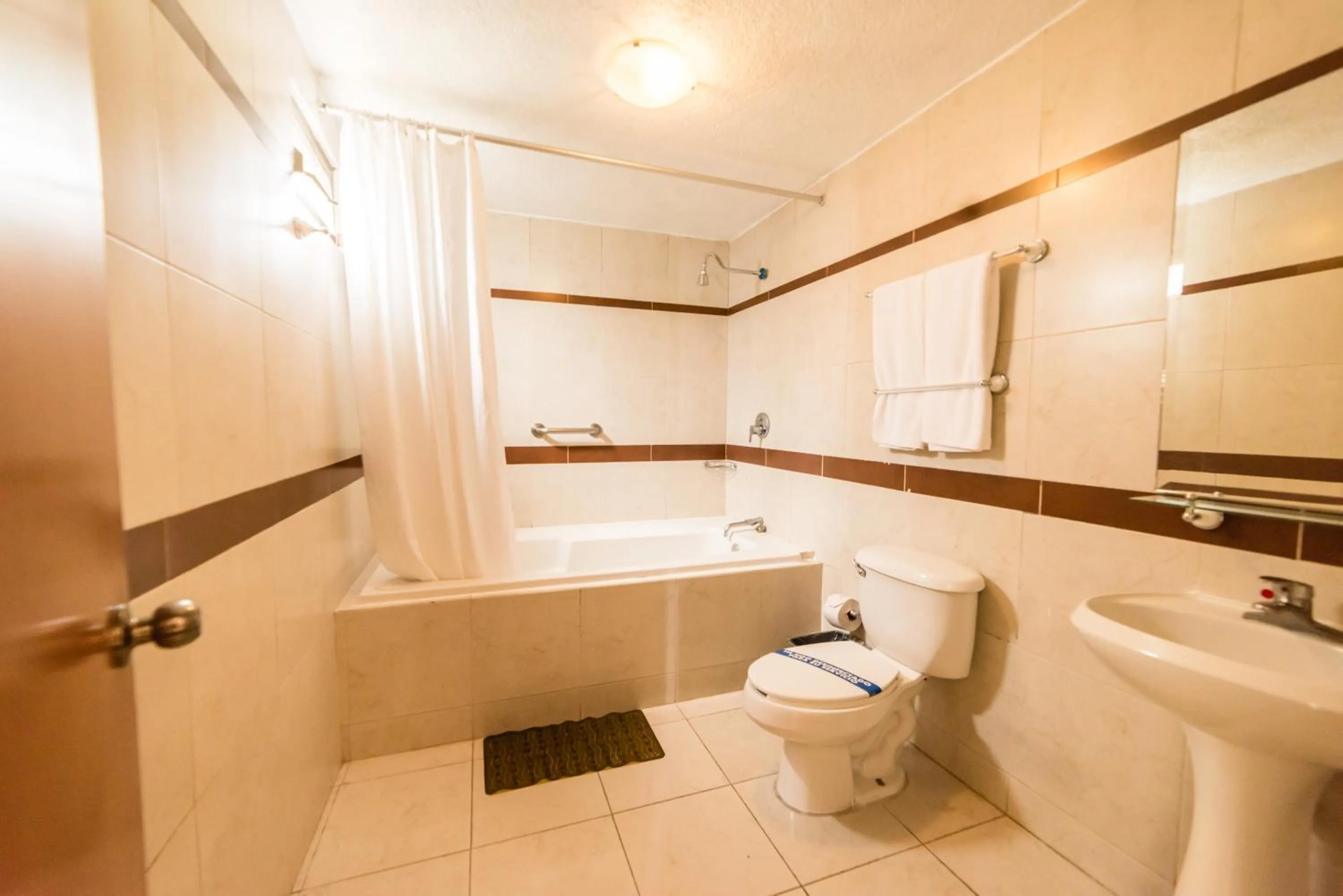 Shower in Hotel Elizabeth Central