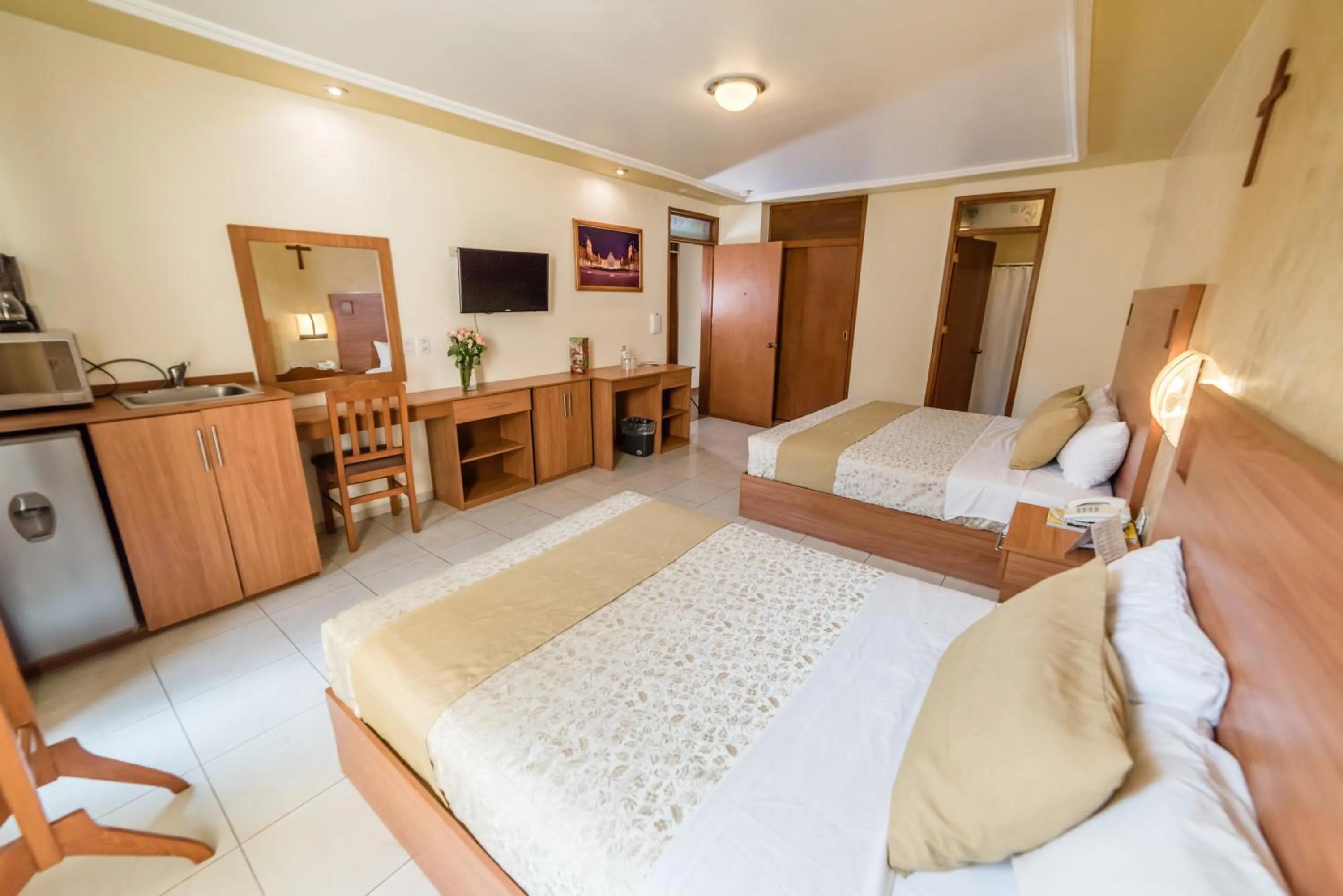 Photo of the whole room, Bed in Hotel Elizabeth Central