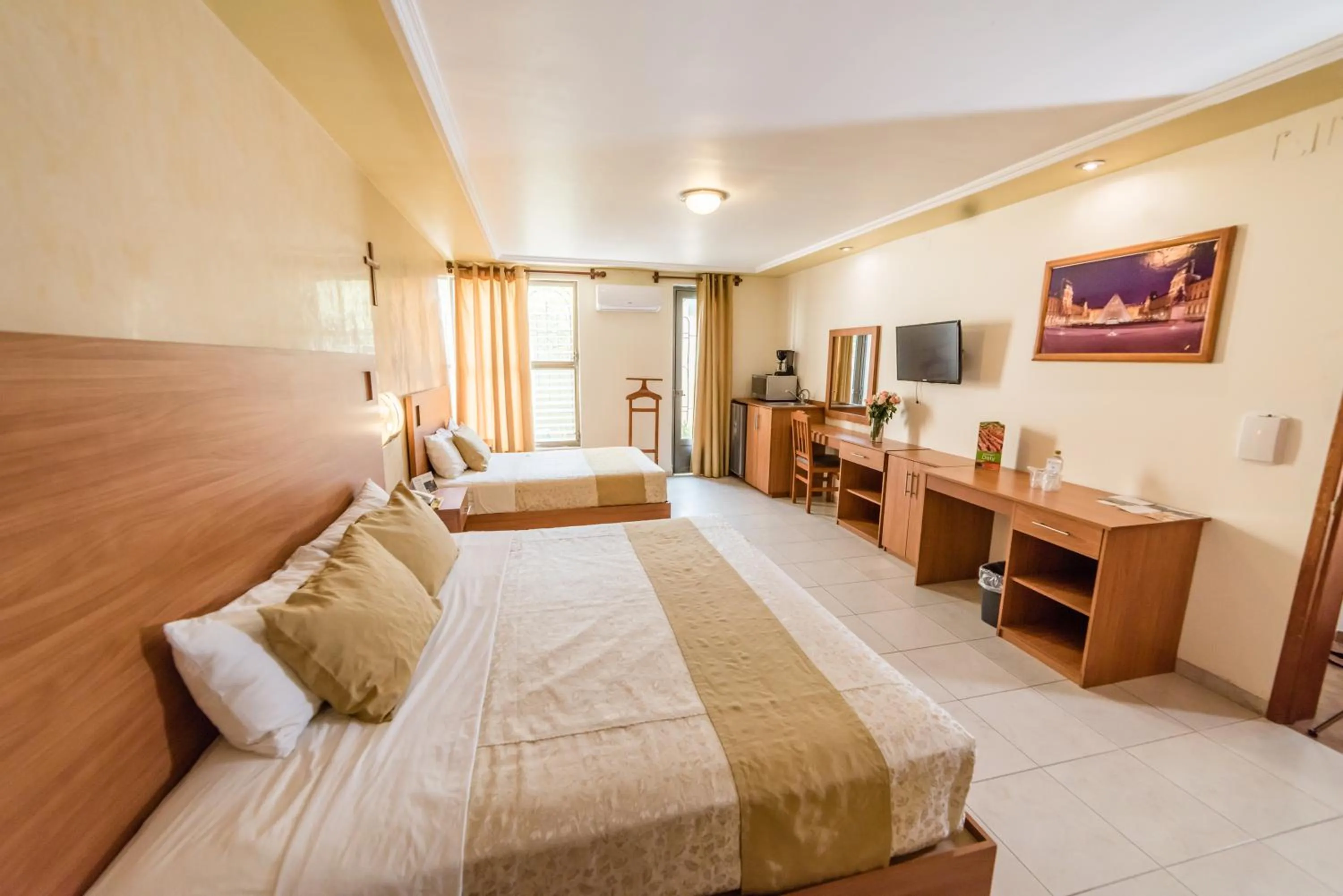 Photo of the whole room, Bed in Hotel Elizabeth Central