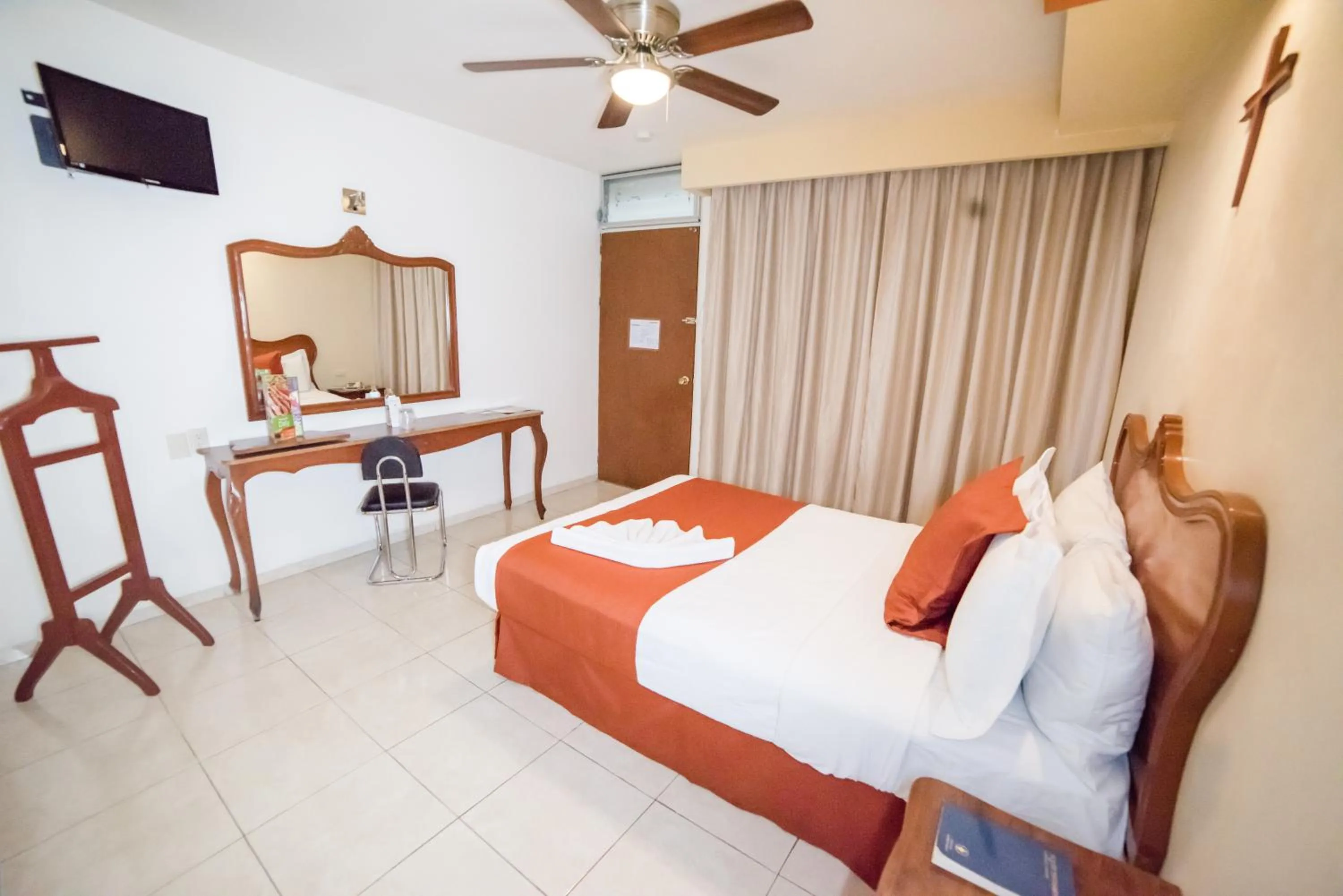 Bedroom, Bed in Hotel Elizabeth Central