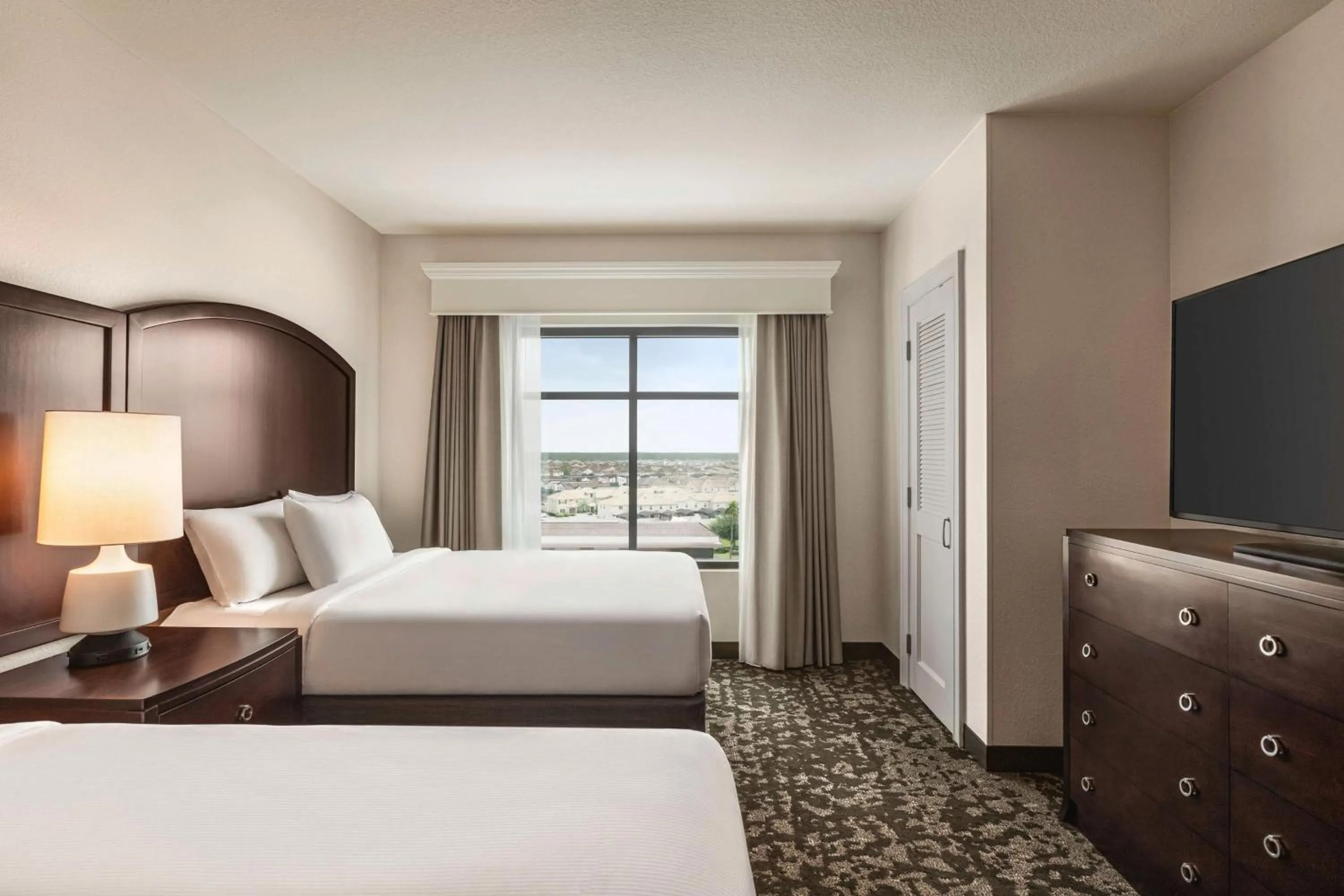 Bed in Embassy Suites by Hilton Orlando Lake Buena Vista South