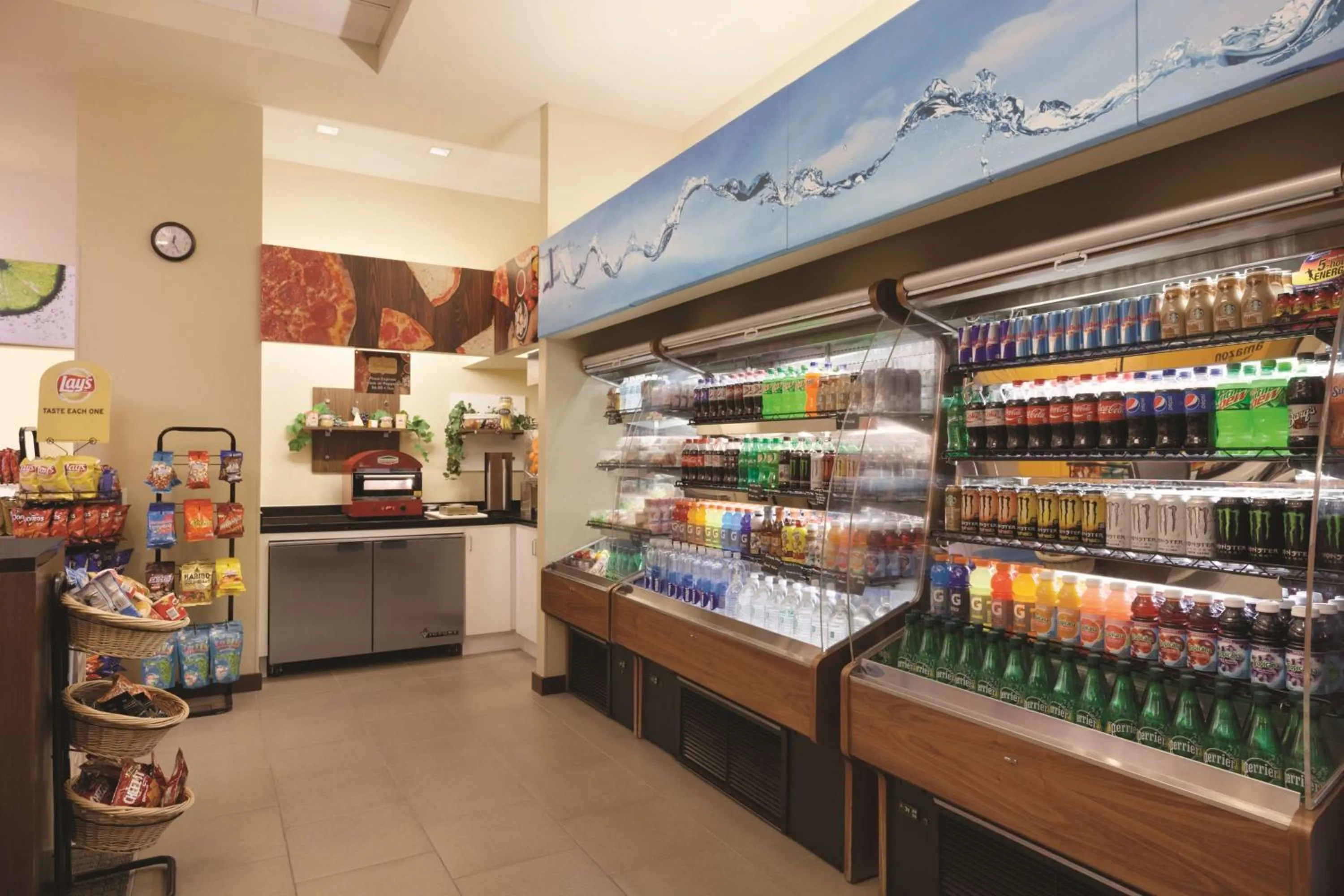 Restaurant/places to eat in Embassy Suites by Hilton Orlando Lake Buena Vista South