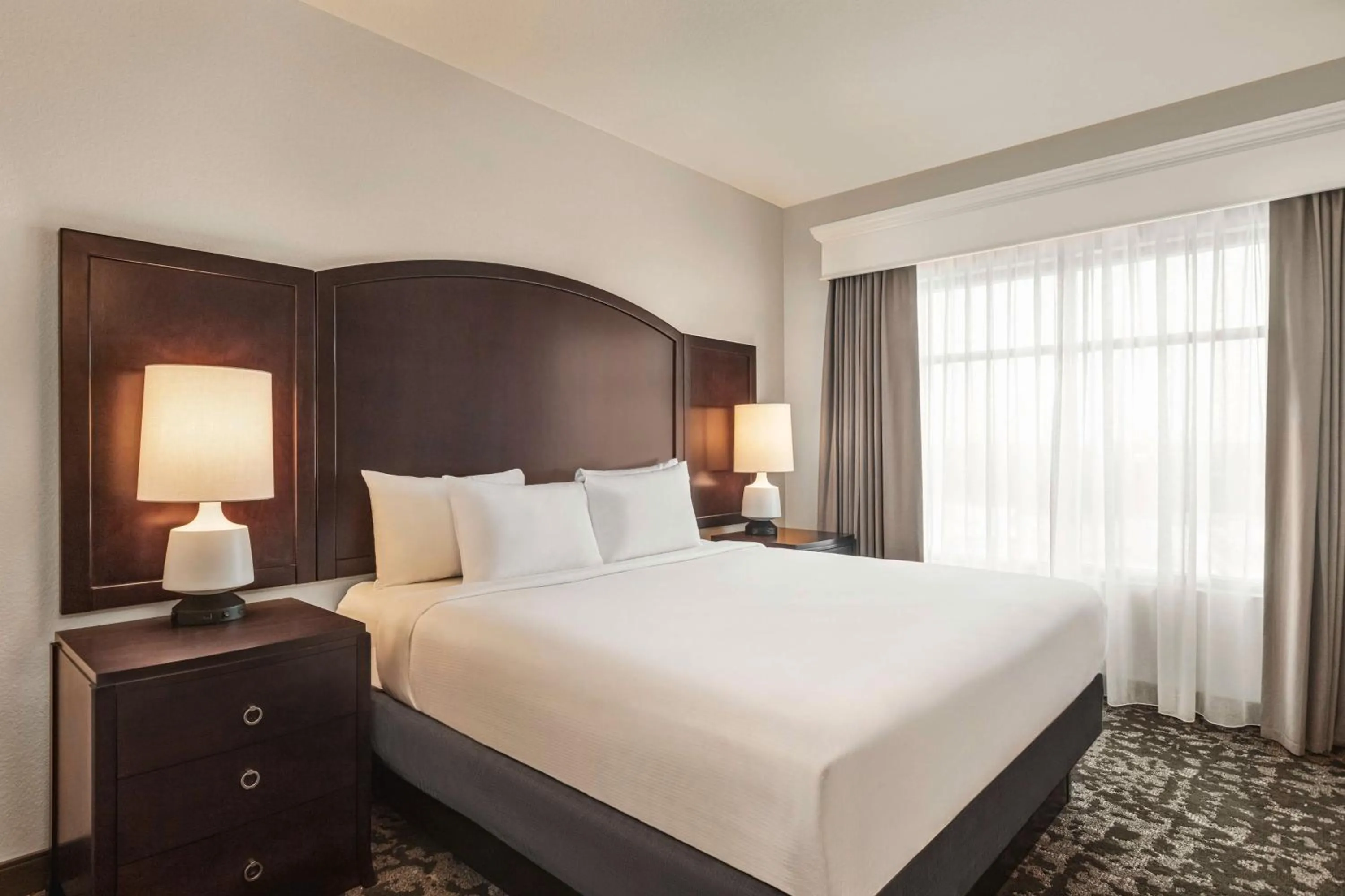 Bed in Embassy Suites by Hilton Orlando Lake Buena Vista South