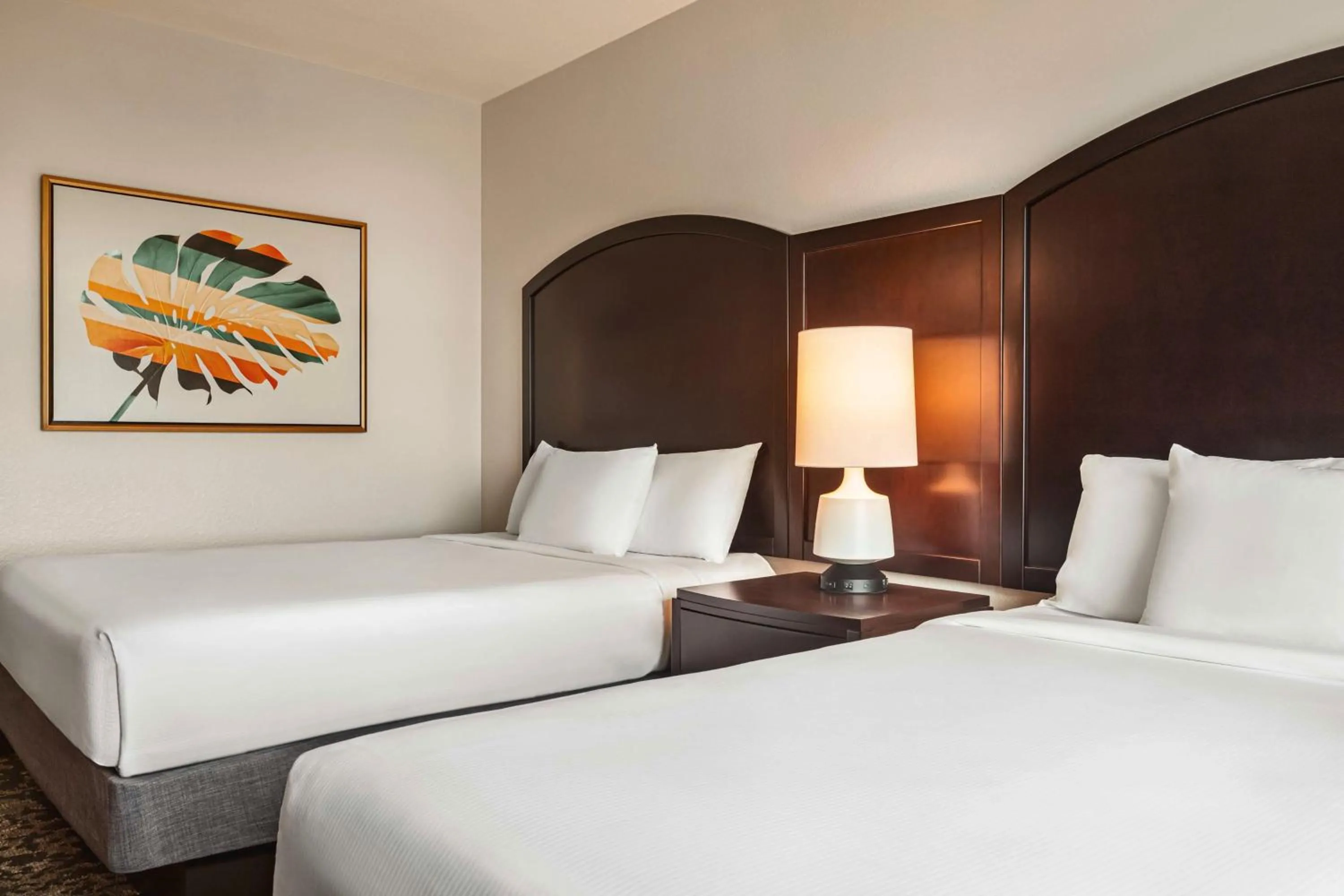 Bed in Embassy Suites by Hilton Orlando Lake Buena Vista South