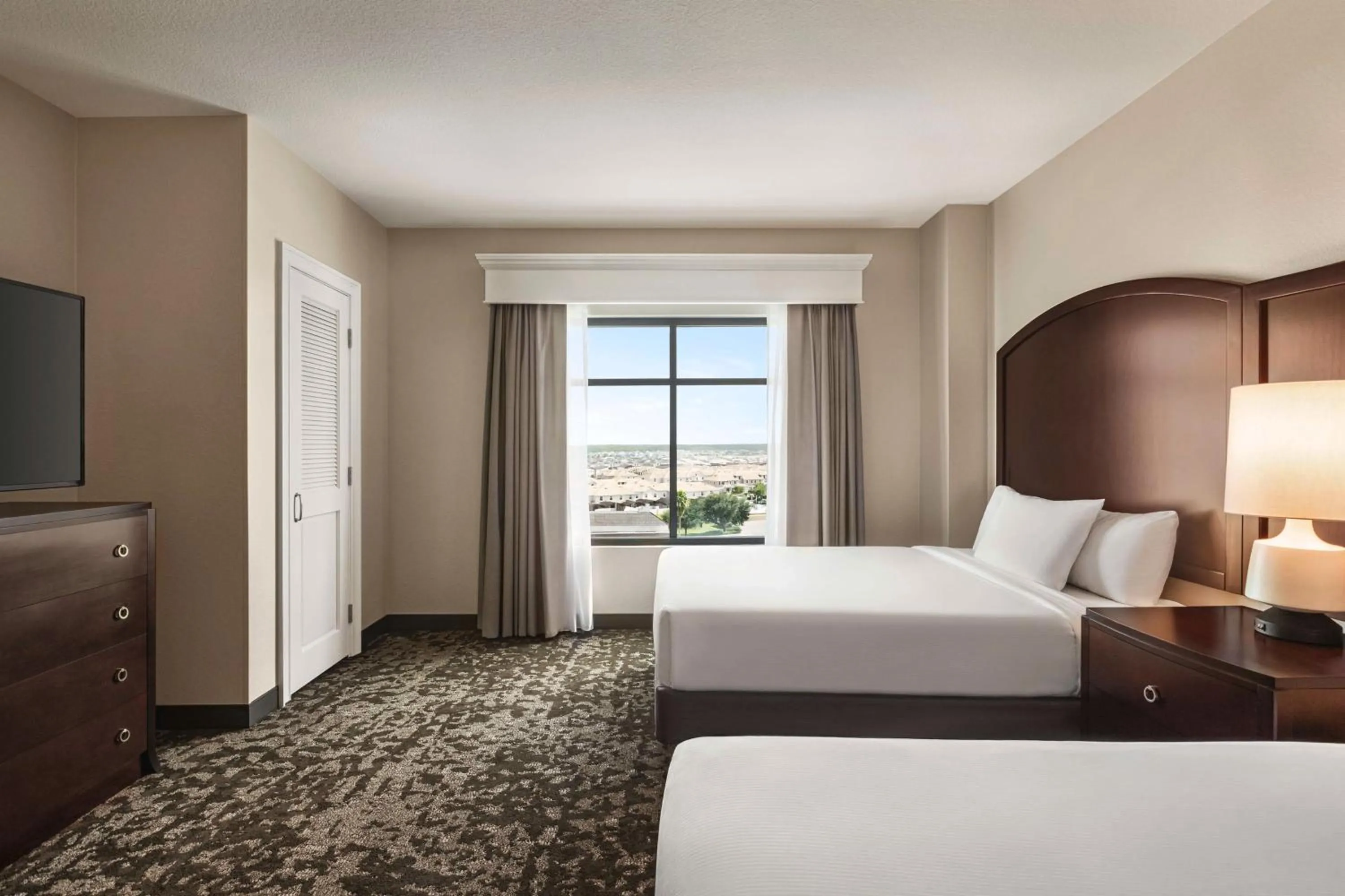 Bed in Embassy Suites by Hilton Orlando Lake Buena Vista South