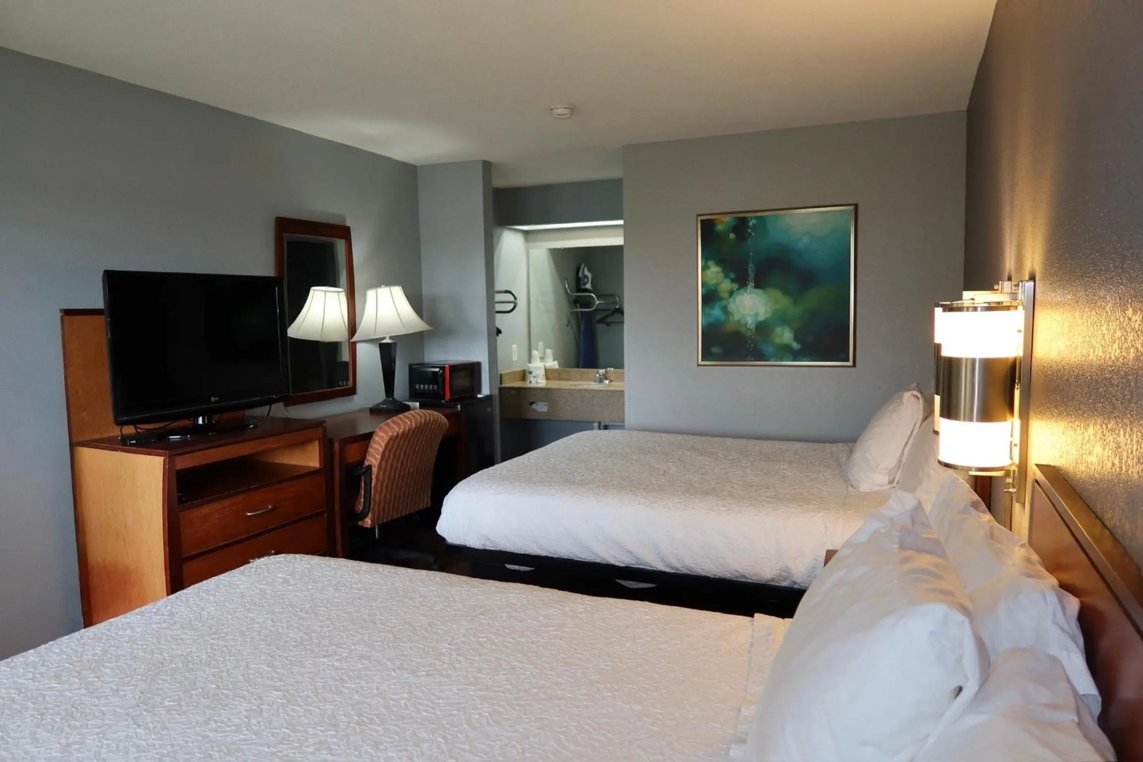 Bed in Americas Best Value Inn Yukon