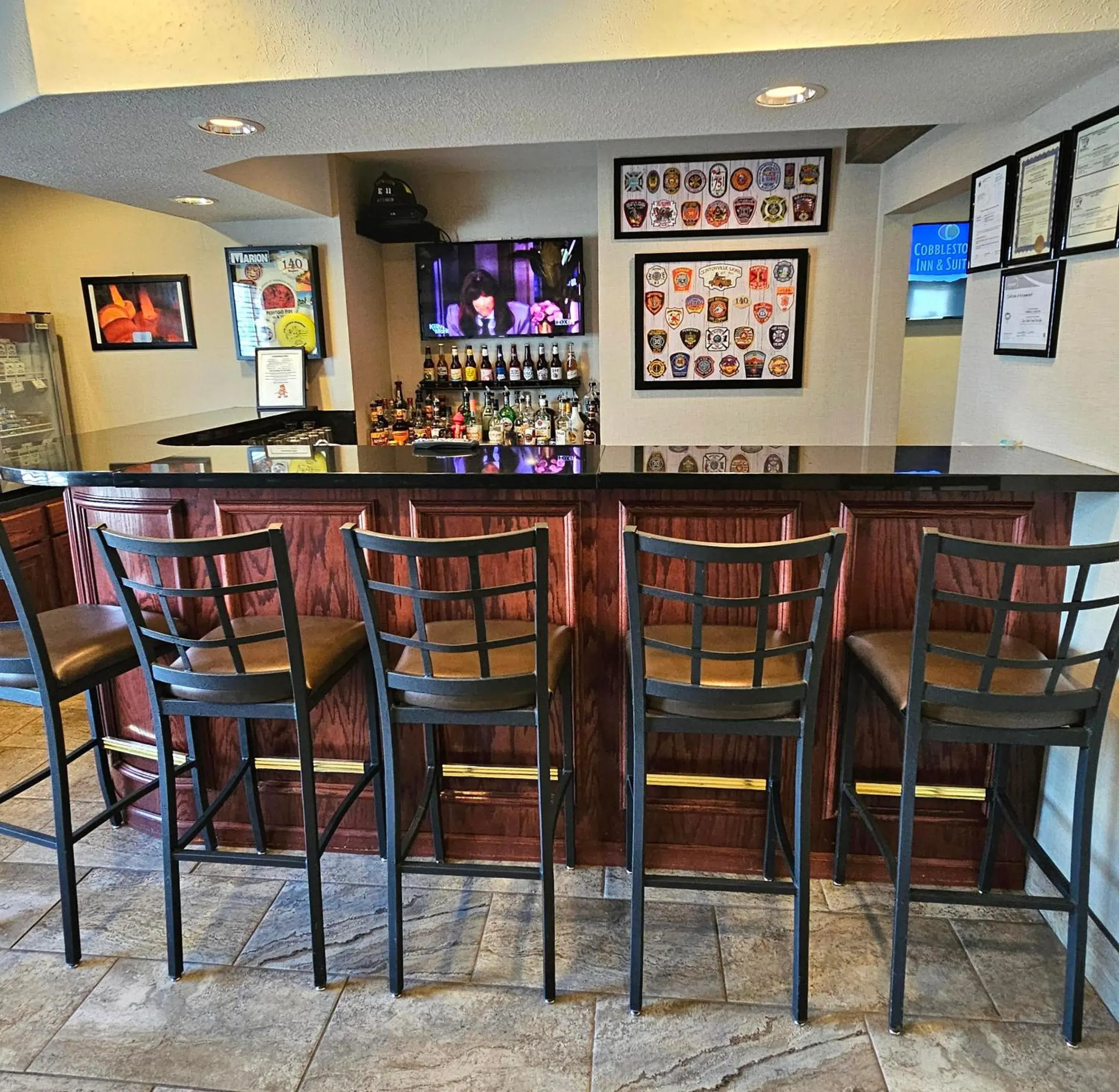 Lounge or bar in Cobblestone Inn & Suites - Clintonville Lounge or bar in Cobblestone Inn & Suites - Clintonville