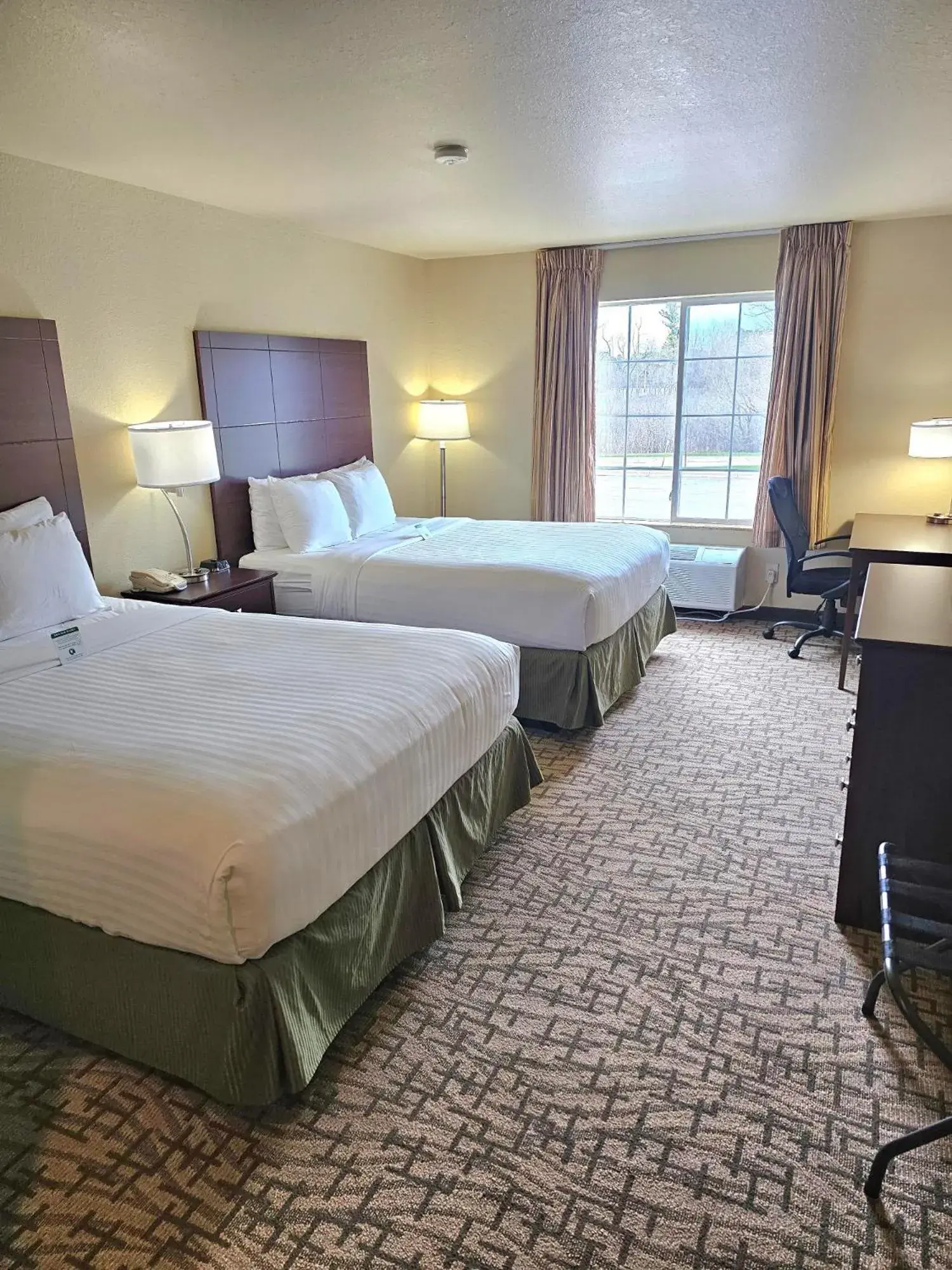 Queen Room with Two Queen Beds - Non-Smoking in Cobblestone Inn & Suites - Clintonville Queen Room with Two Queen Beds - Non-Smoking in Cobblestone Inn & Suites - Clintonville