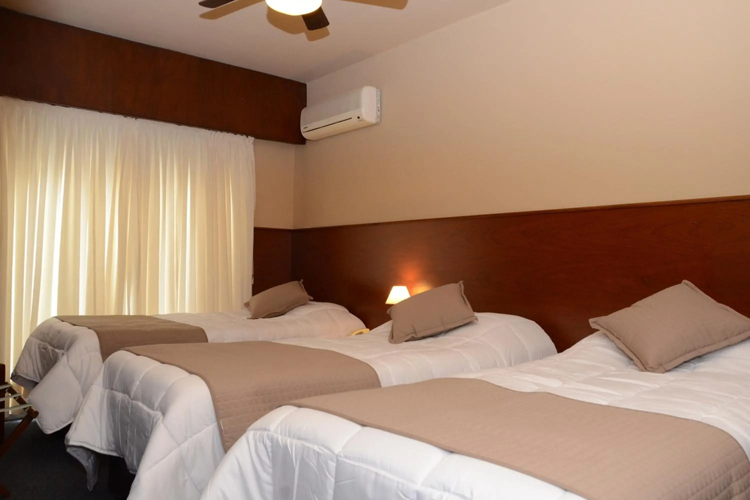 Bed in Hotel Leoncia Bed in Hotel Leoncia