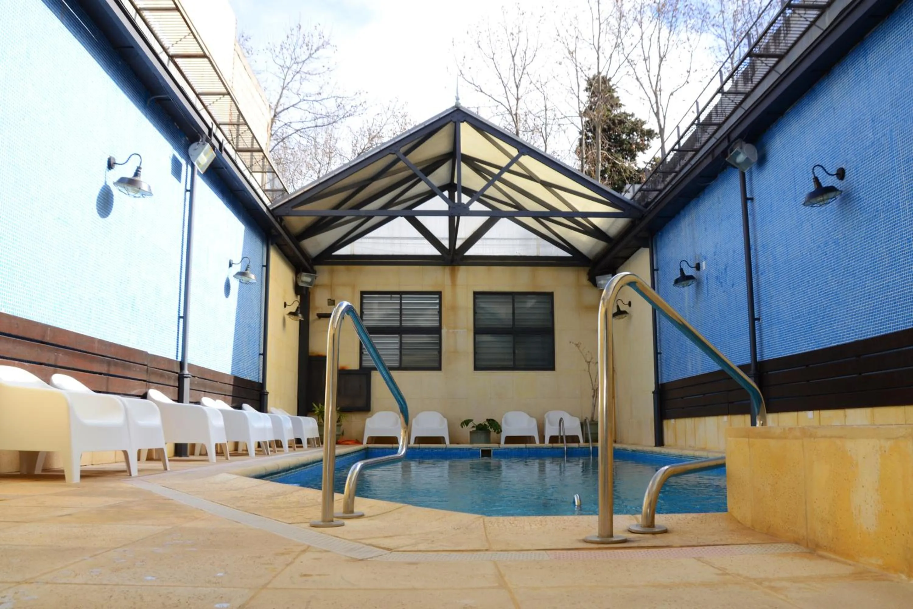 Swimming pool in Hotel Leoncia
