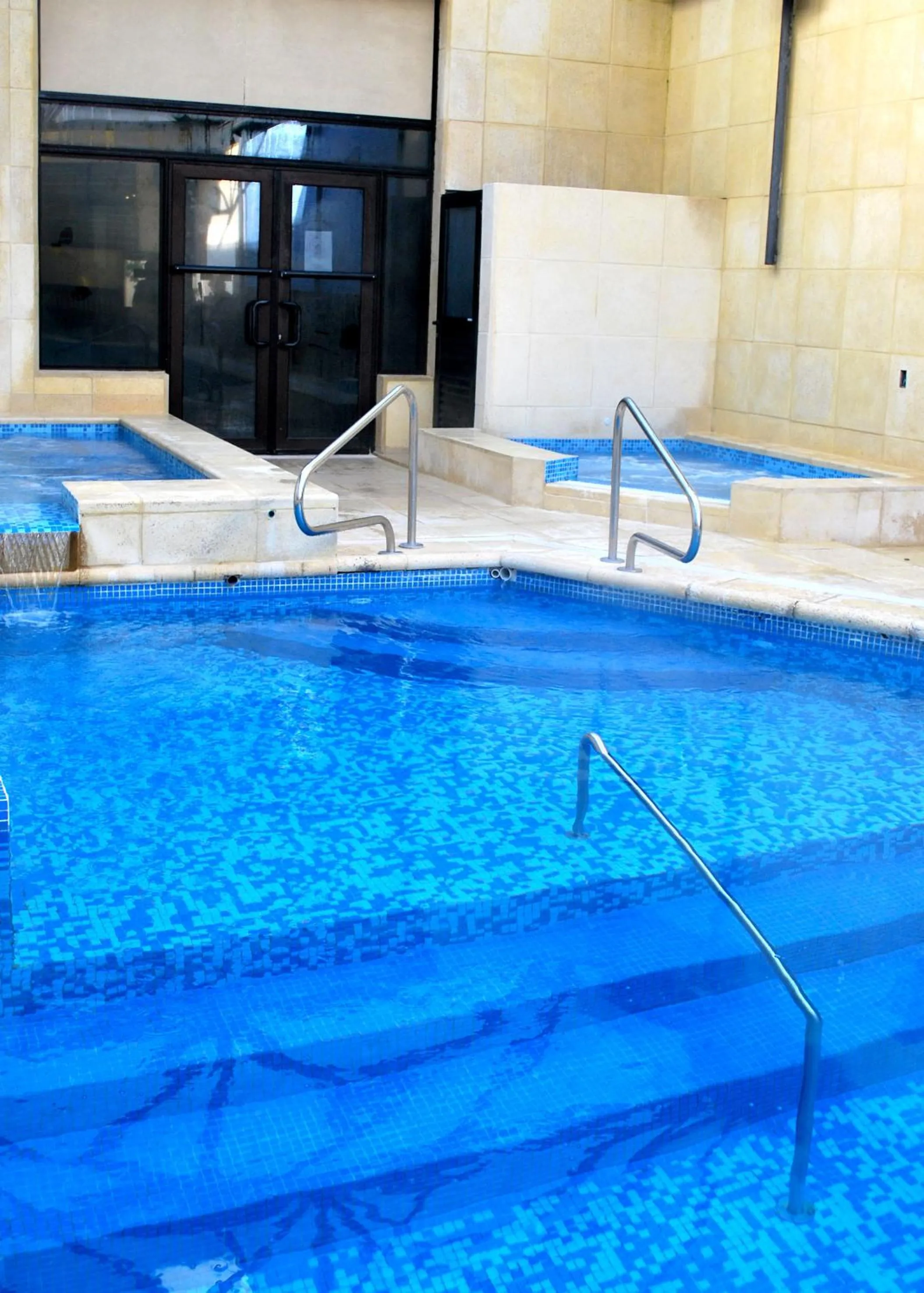 Swimming pool in Hotel Leoncia