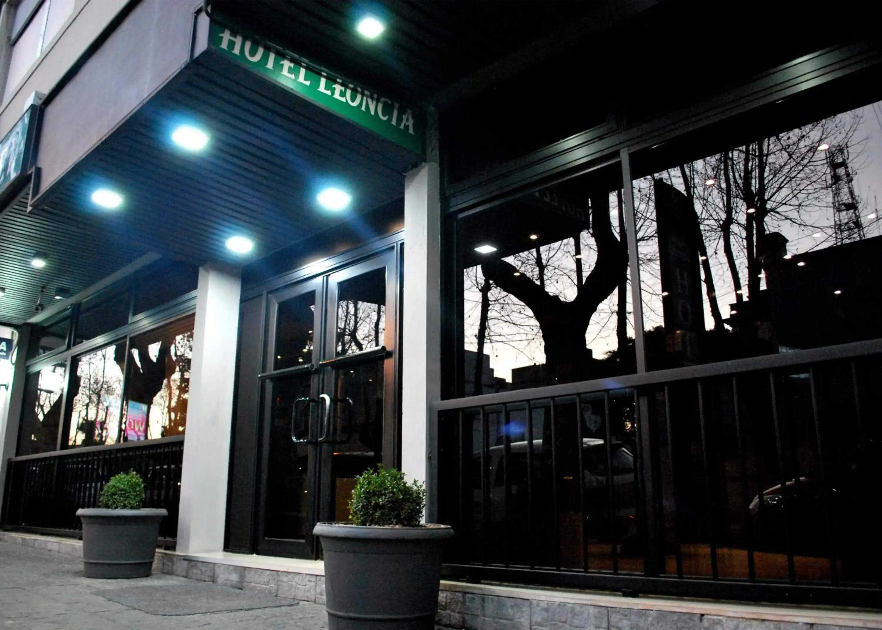 Facade/entrance in Hotel Leoncia Facade/entrance in Hotel Leoncia