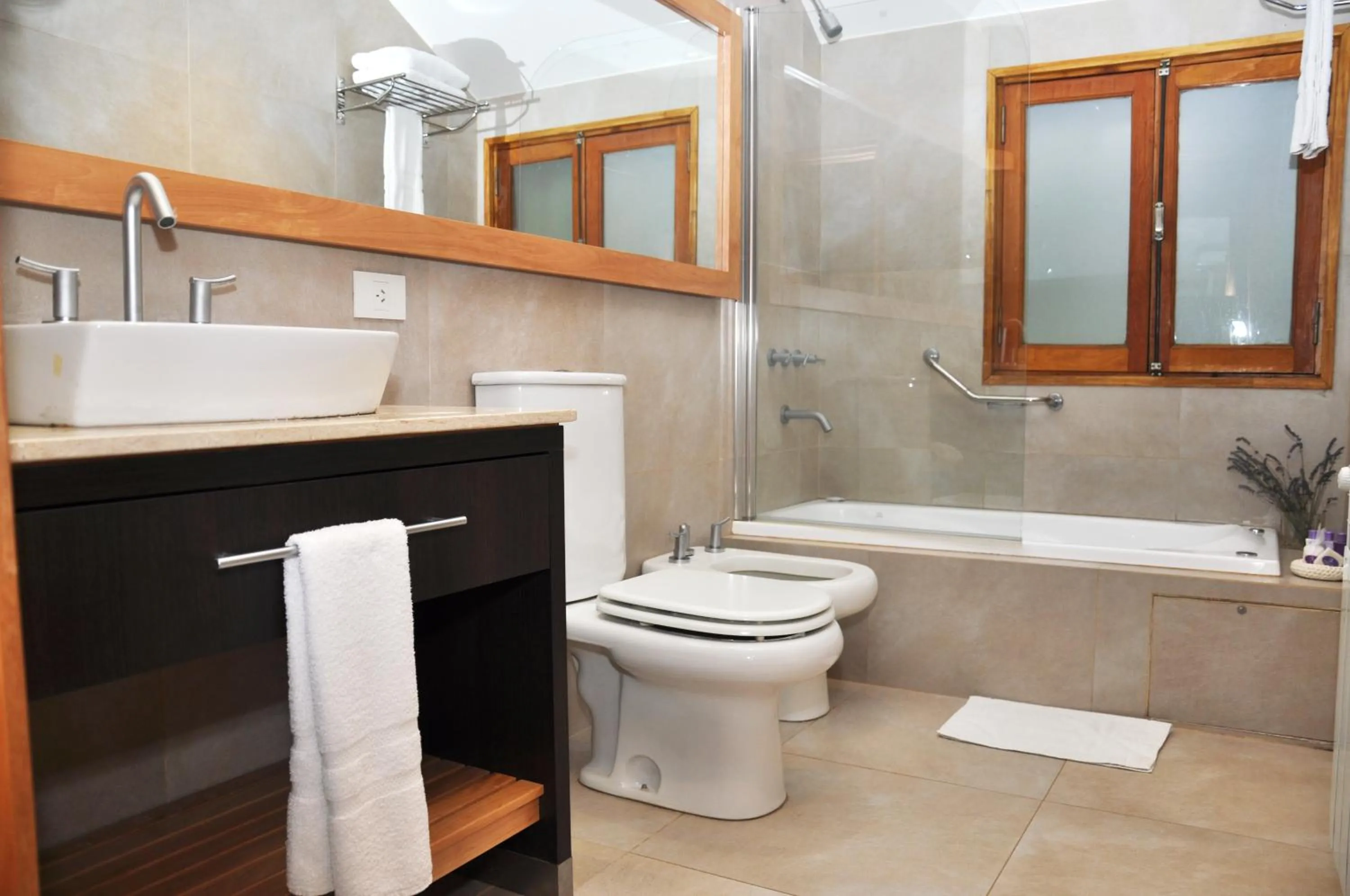 Shower in Monasterio Hotel Boutique