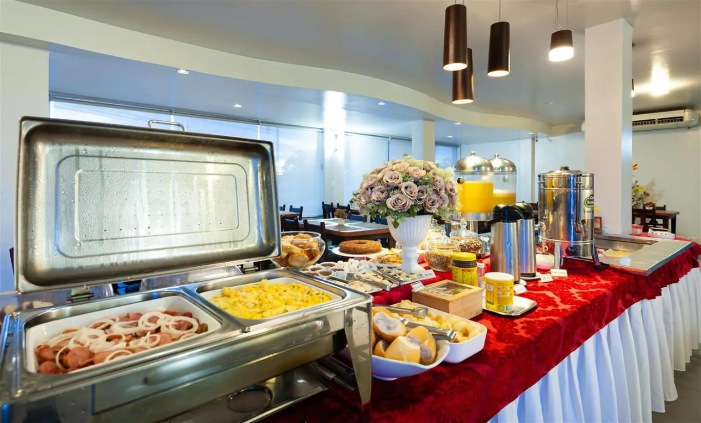 Buffet breakfast in Hotel Presidencial