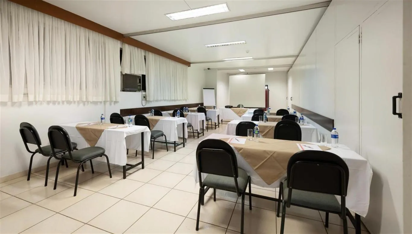 Business facilities in Hotel 365