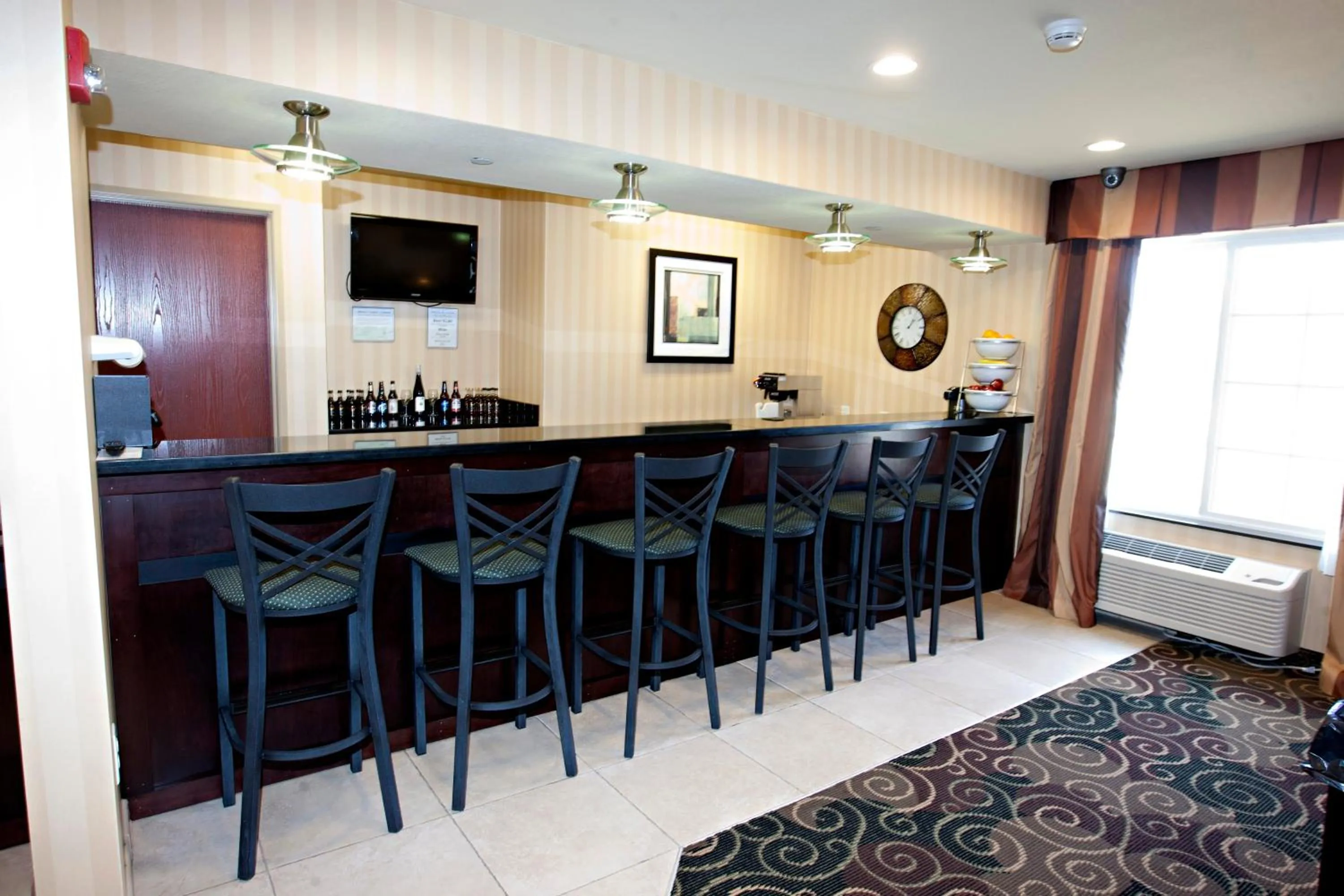 Lounge or bar in Cobblestone Inn & Suites - Langdon
